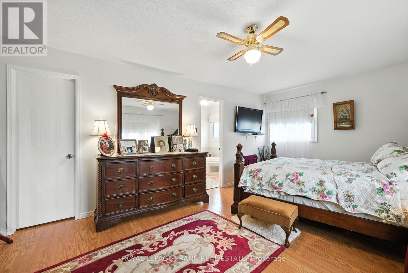 












4 SYLVESTER DRIVE

,
Kawartha Lakes (Lindsay),




Ontario
K9V6E7

