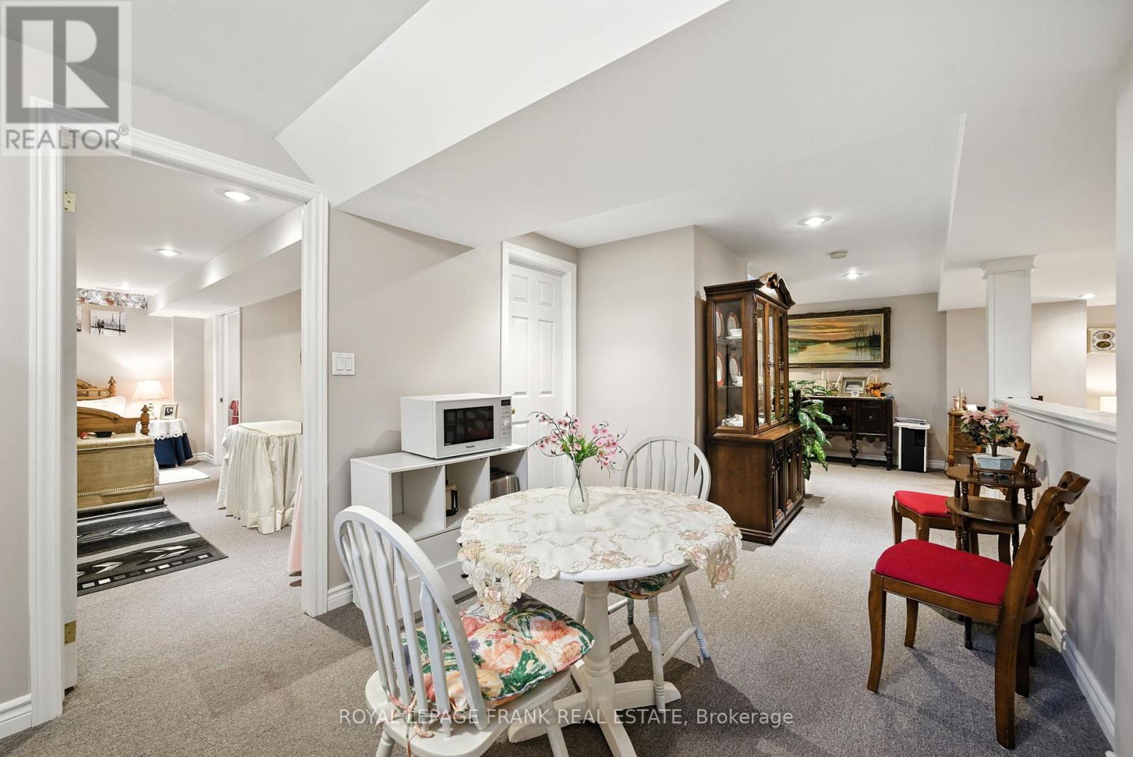 












4 SYLVESTER DRIVE

,
Kawartha Lakes (Lindsay),




Ontario
K9V6E7

