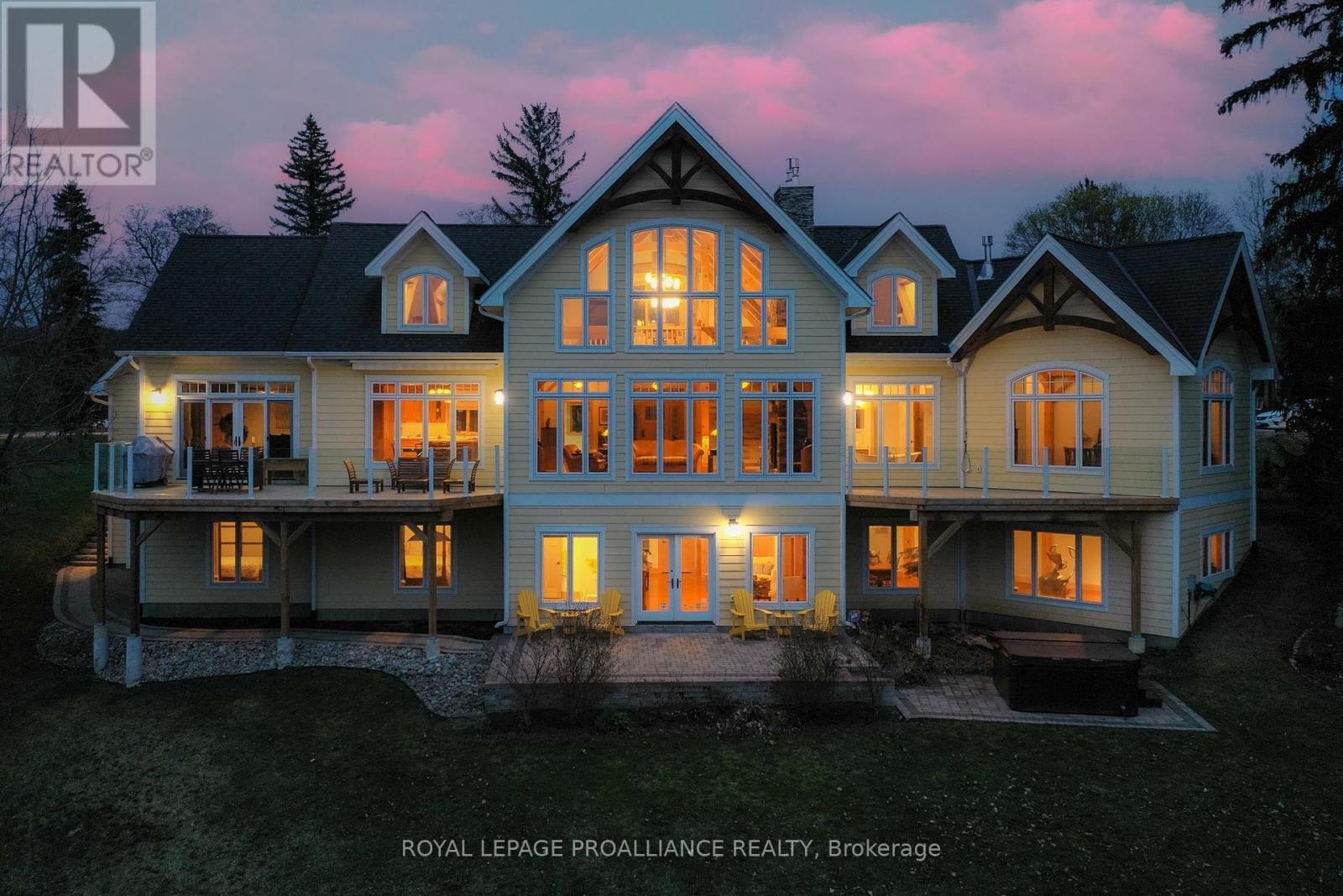 












12698 LOYALIST PARKWAY

,
Prince Edward County (Picton),




Ontario
K0K2T0

