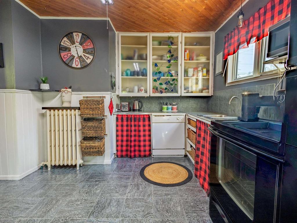 












248 Main Street

,
Florence,




NS
B1Y 1K7

