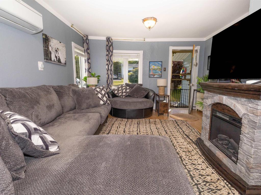 












248 Main Street

,
Florence,




NS
B1Y 1K7

