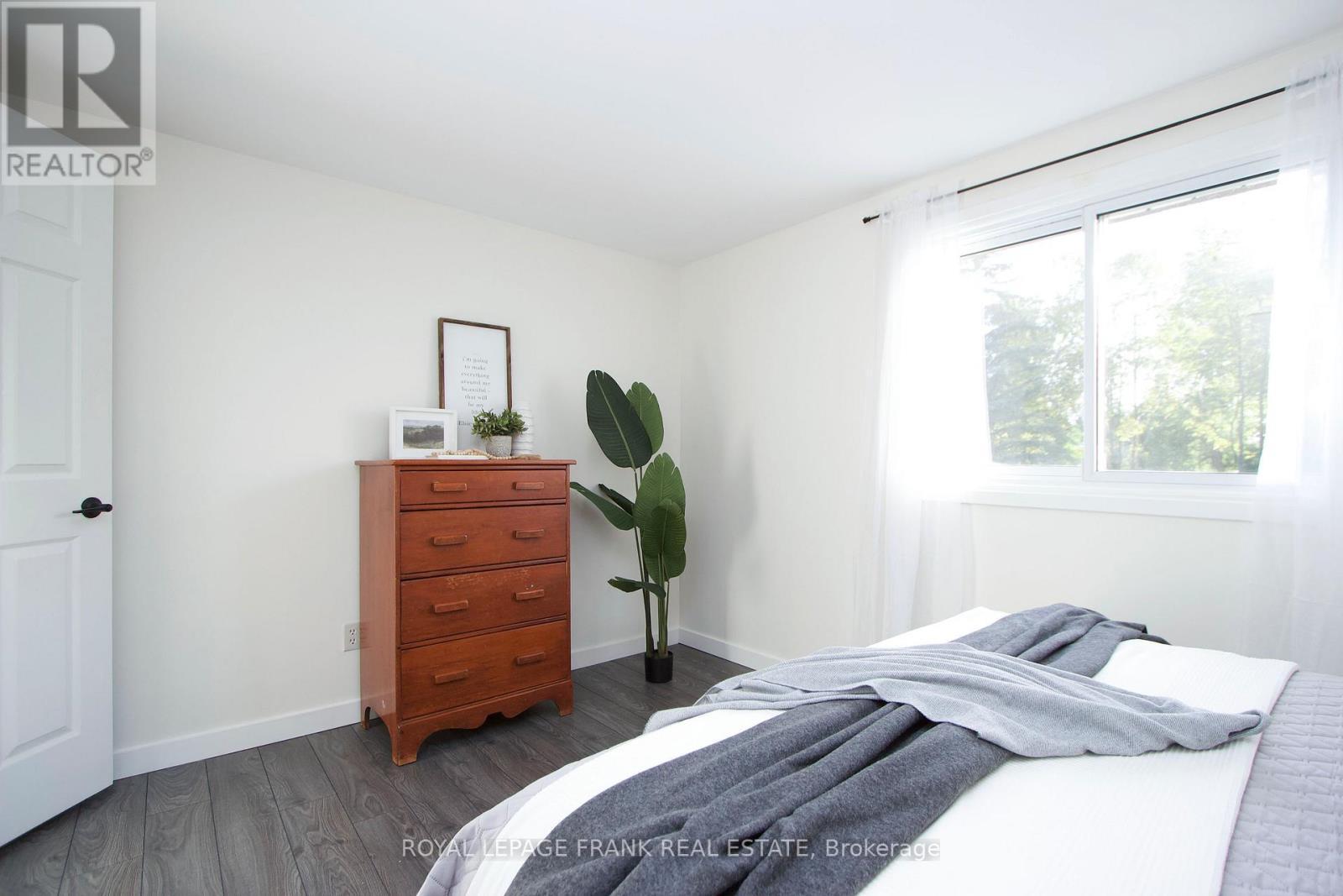 












4 ARBOUR COURT

,
Kawartha Lakes (Janetville),




Ontario
L0B1K0

