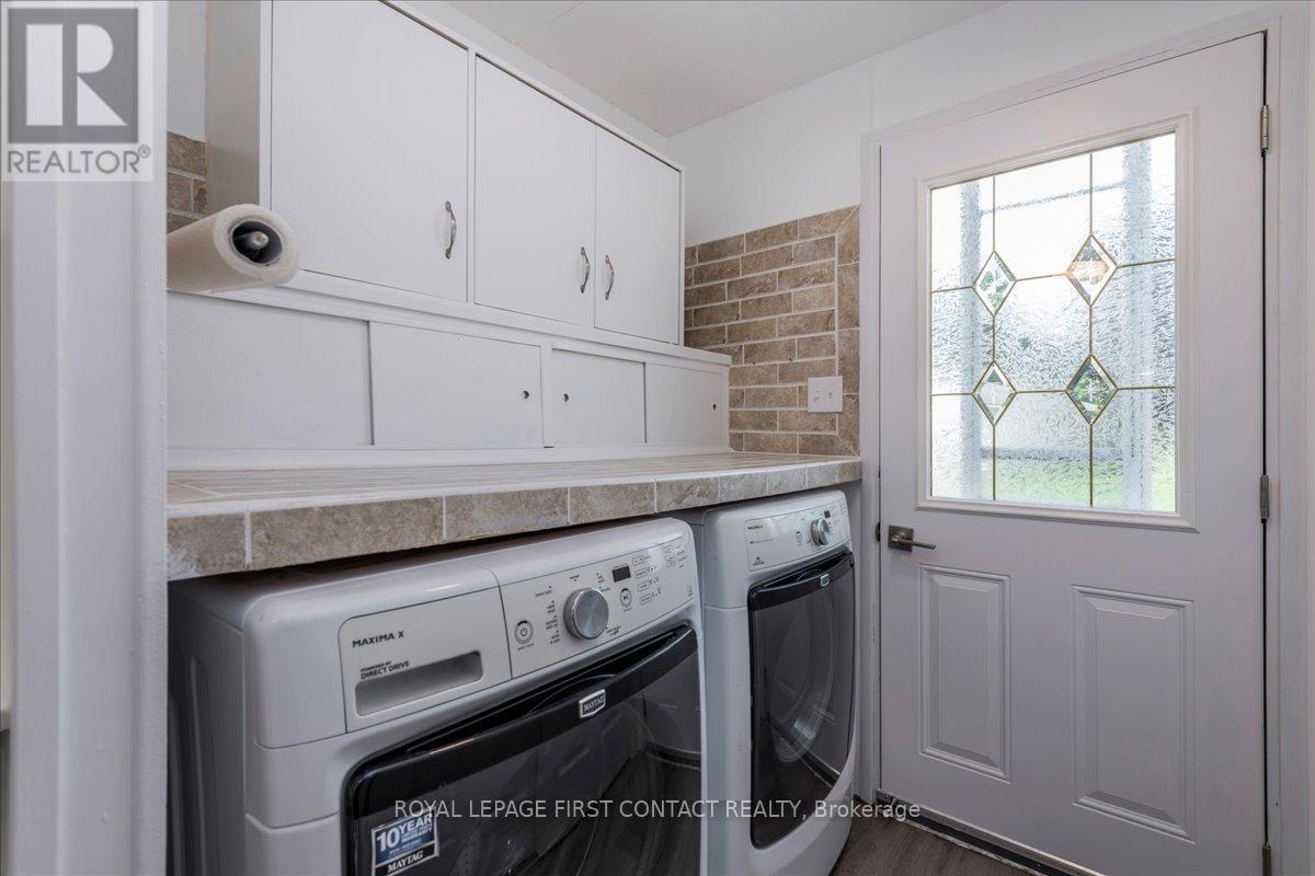 












25 HAWTHORNE DRIVE

,
Innisfil,




Ontario
L9S1P1

