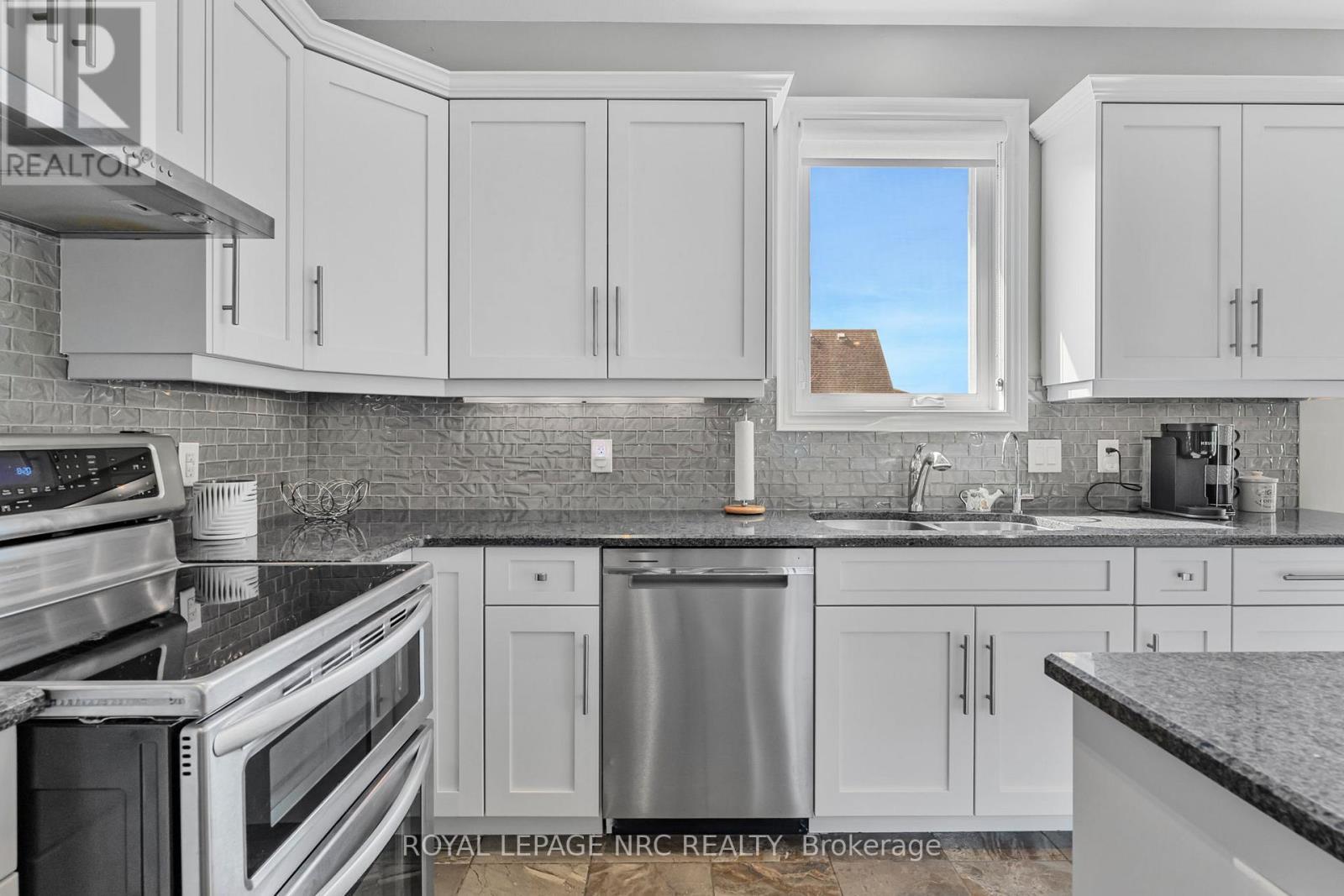 












79 SUNRISE COURT

,
Fort Erie (Ridgeway),




Ontario
L0S1N0

