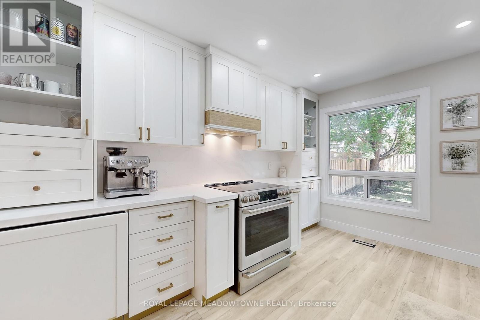 












365 CELTIC DRIVE

,
Hamilton,




Ontario
L8E4N1

