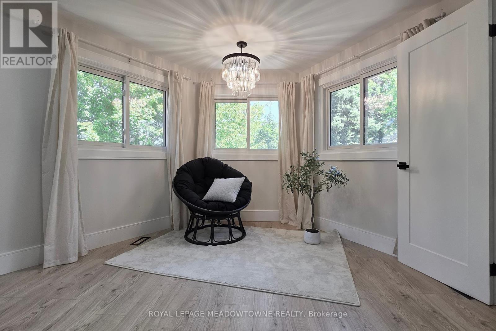 












365 CELTIC DRIVE

,
Hamilton,




Ontario
L8E4N1

