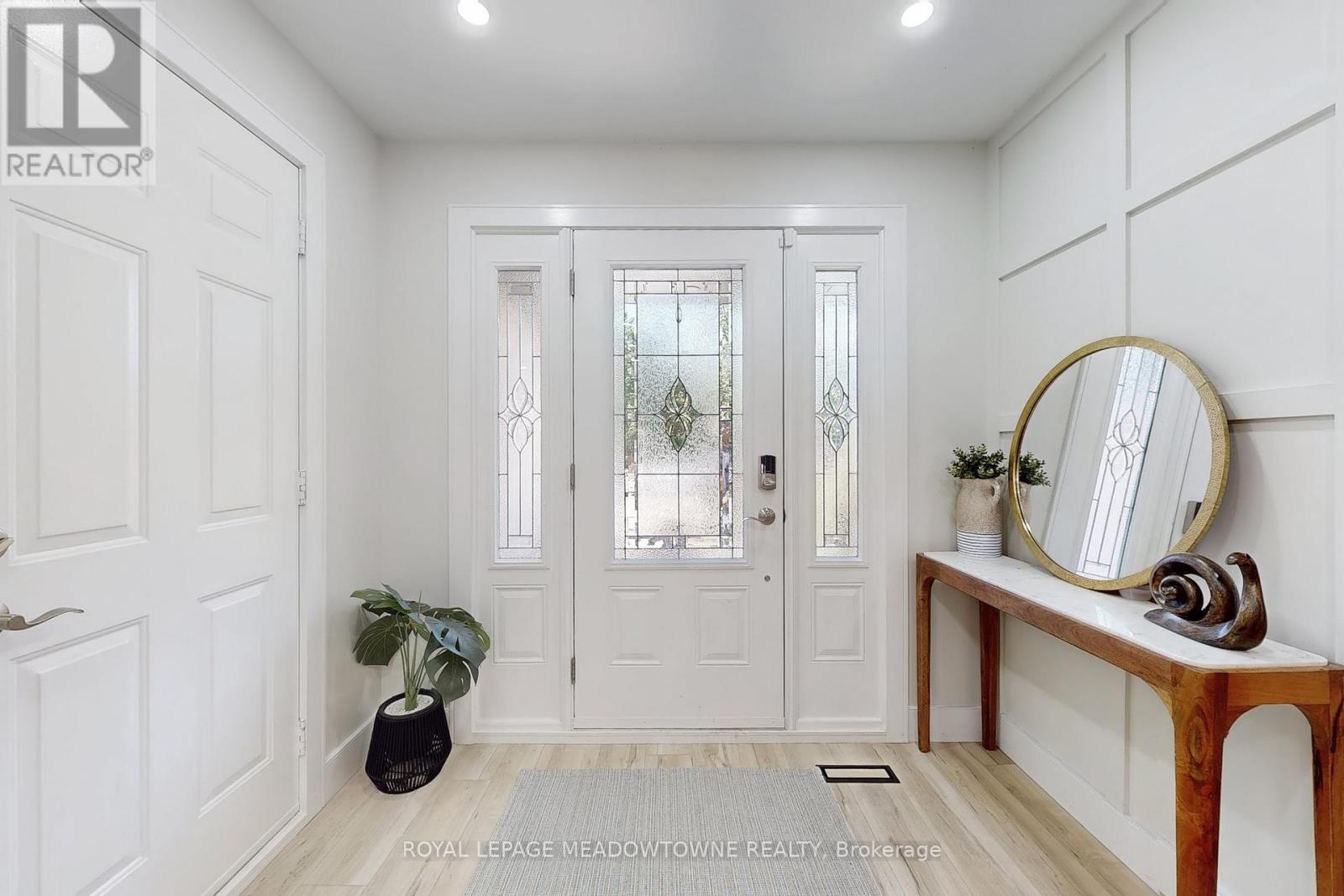 












365 CELTIC DRIVE

,
Hamilton,




Ontario
L8E4N1

