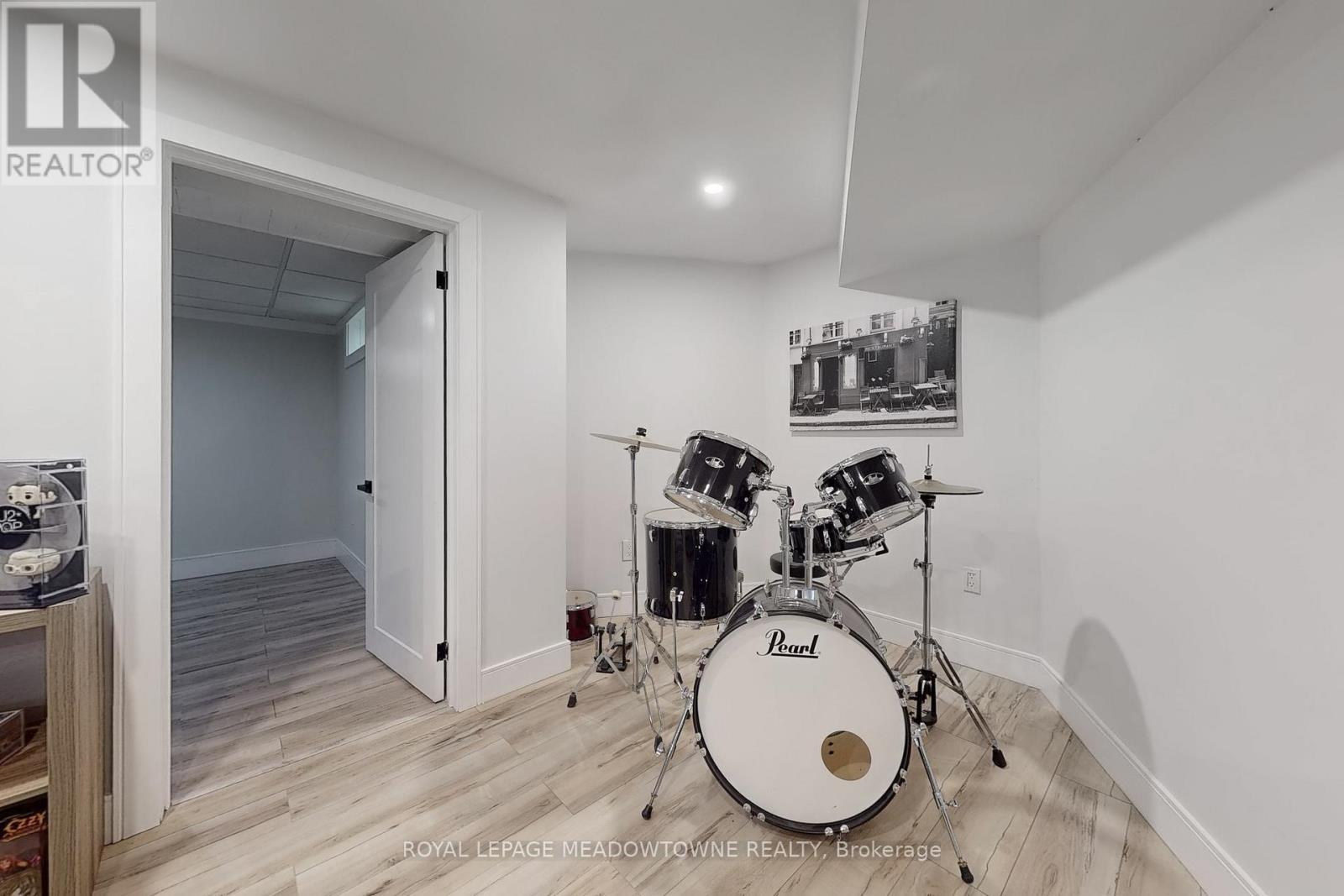 












365 CELTIC DRIVE

,
Hamilton,




Ontario
L8E4N1

