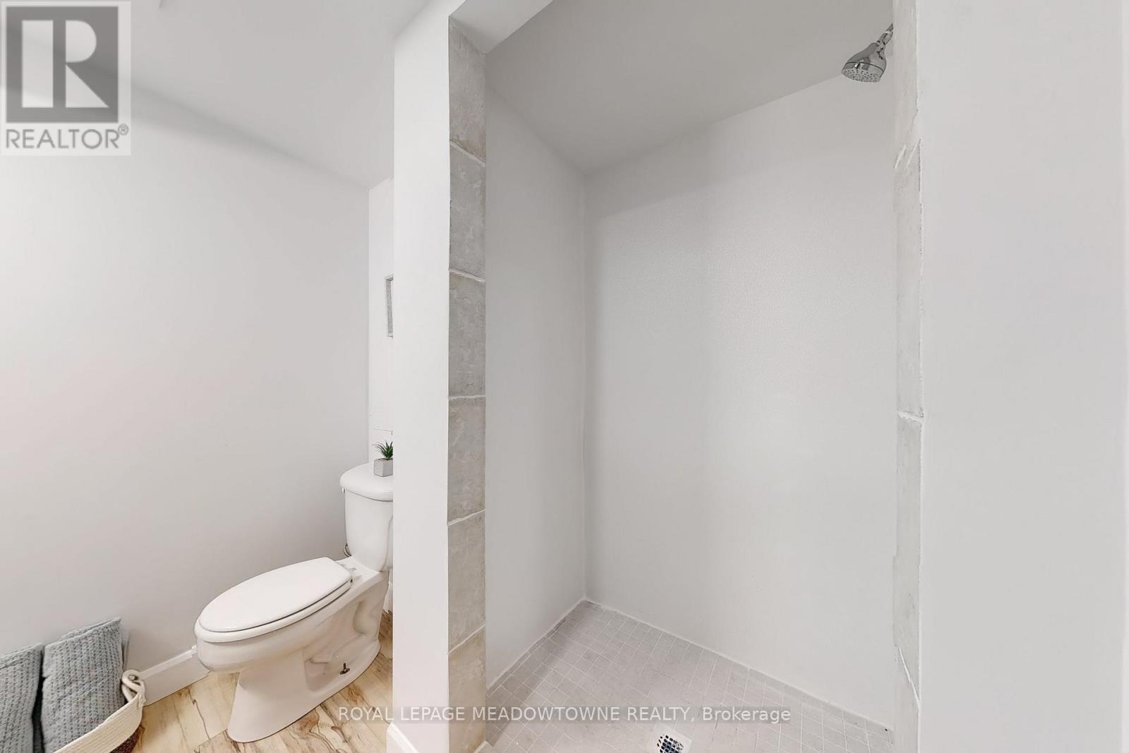 












365 CELTIC DRIVE

,
Hamilton,




Ontario
L8E4N1

