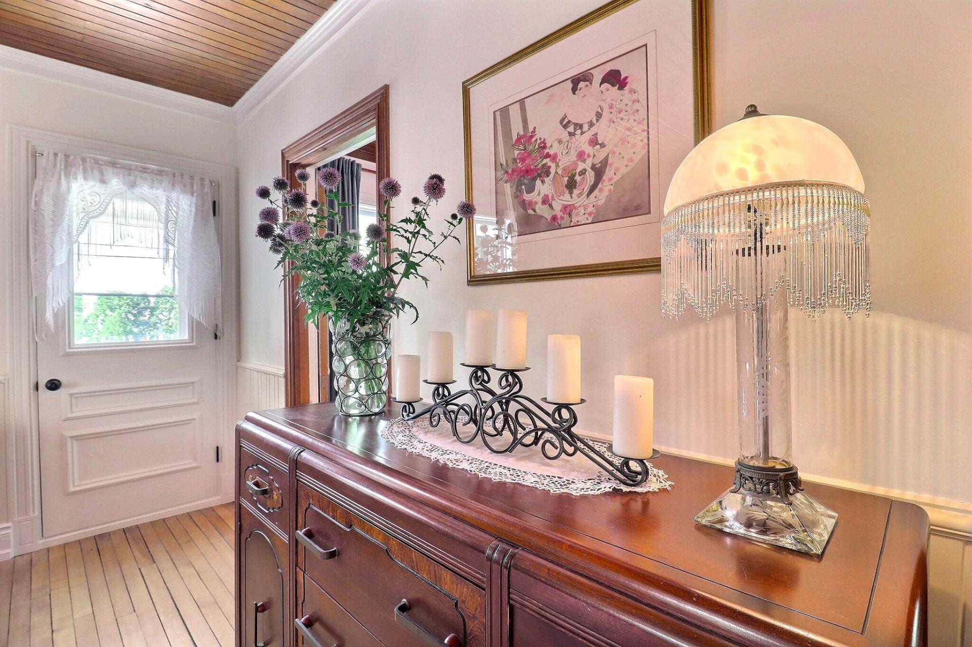 









987


Ch. de la Montagne

,
Mont-Saint-Hilaire,




QC
J3G4S6

