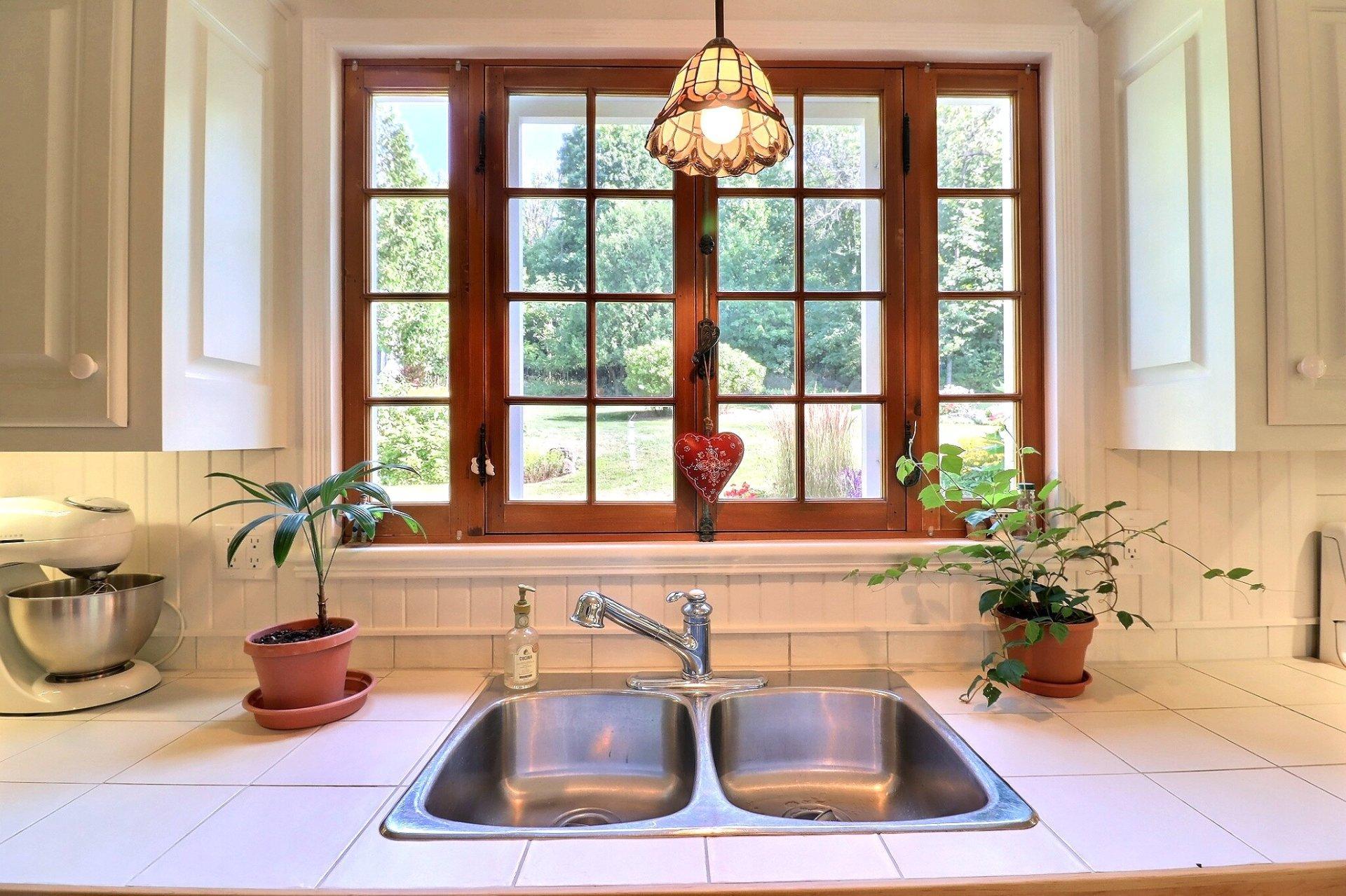 









987


Ch. de la Montagne

,
Mont-Saint-Hilaire,




QC
J3G4S6

