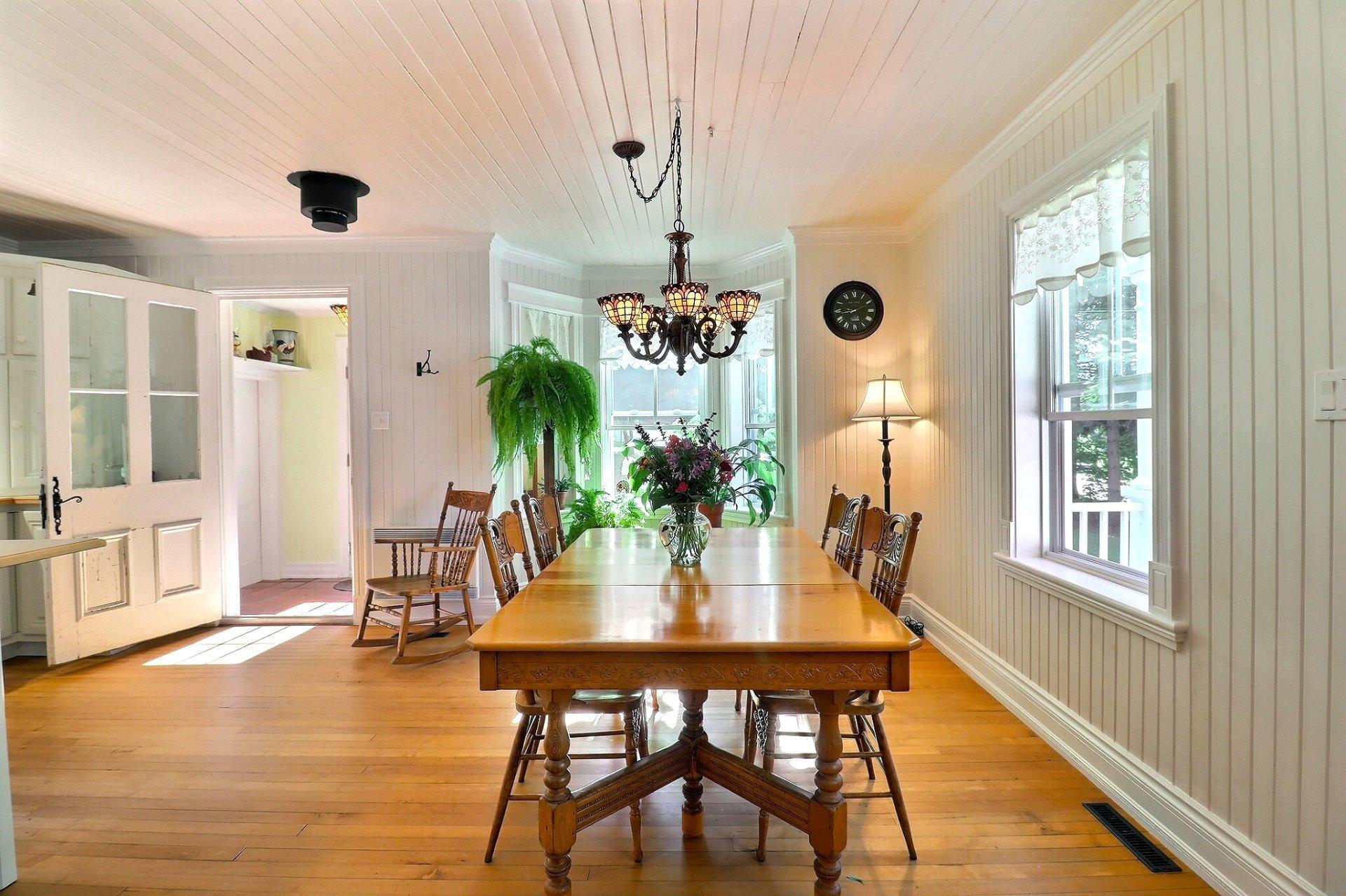 









987


Ch. de la Montagne

,
Mont-Saint-Hilaire,




QC
J3G4S6

