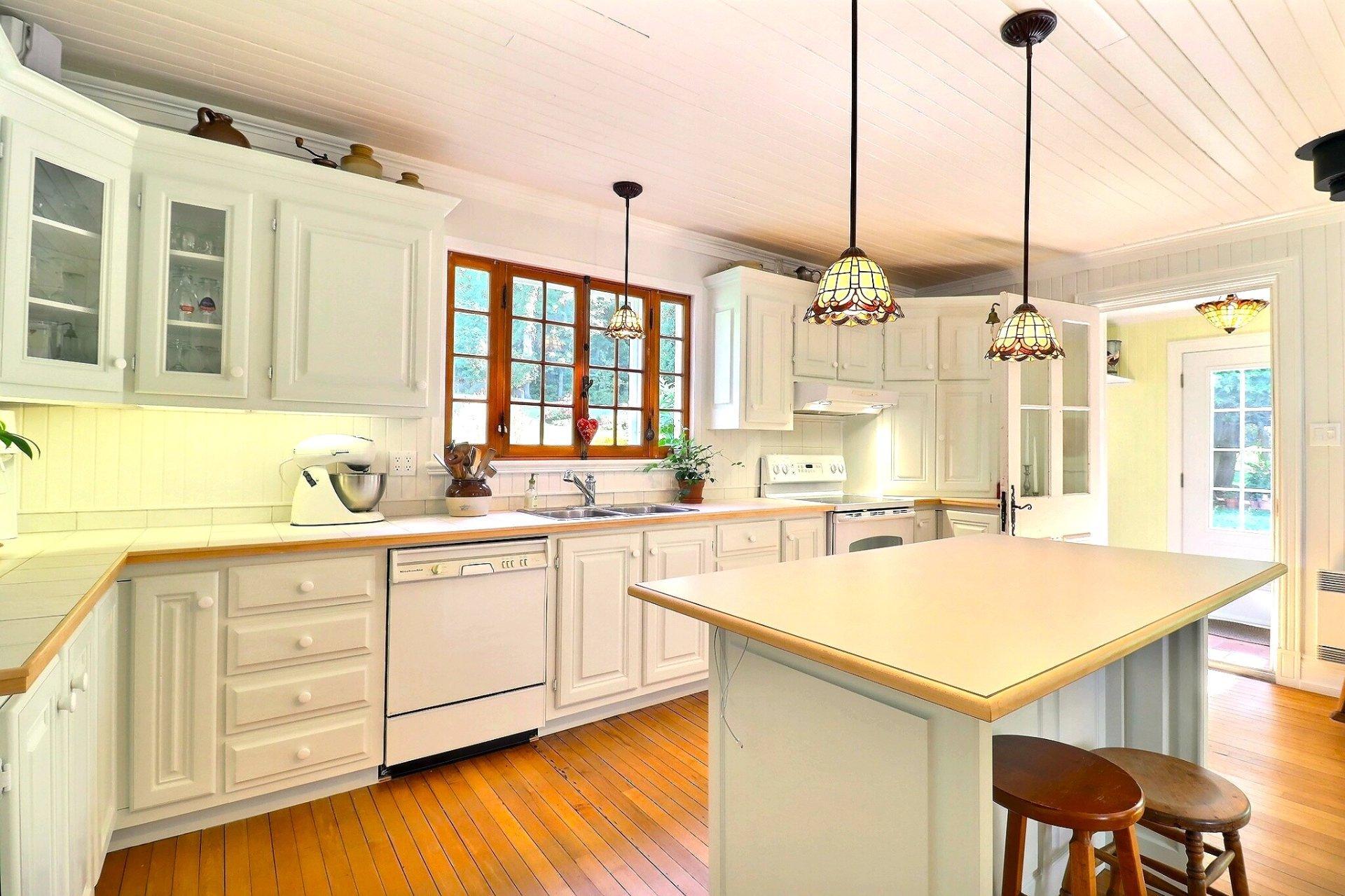 









987


Ch. de la Montagne

,
Mont-Saint-Hilaire,




QC
J3G4S6

