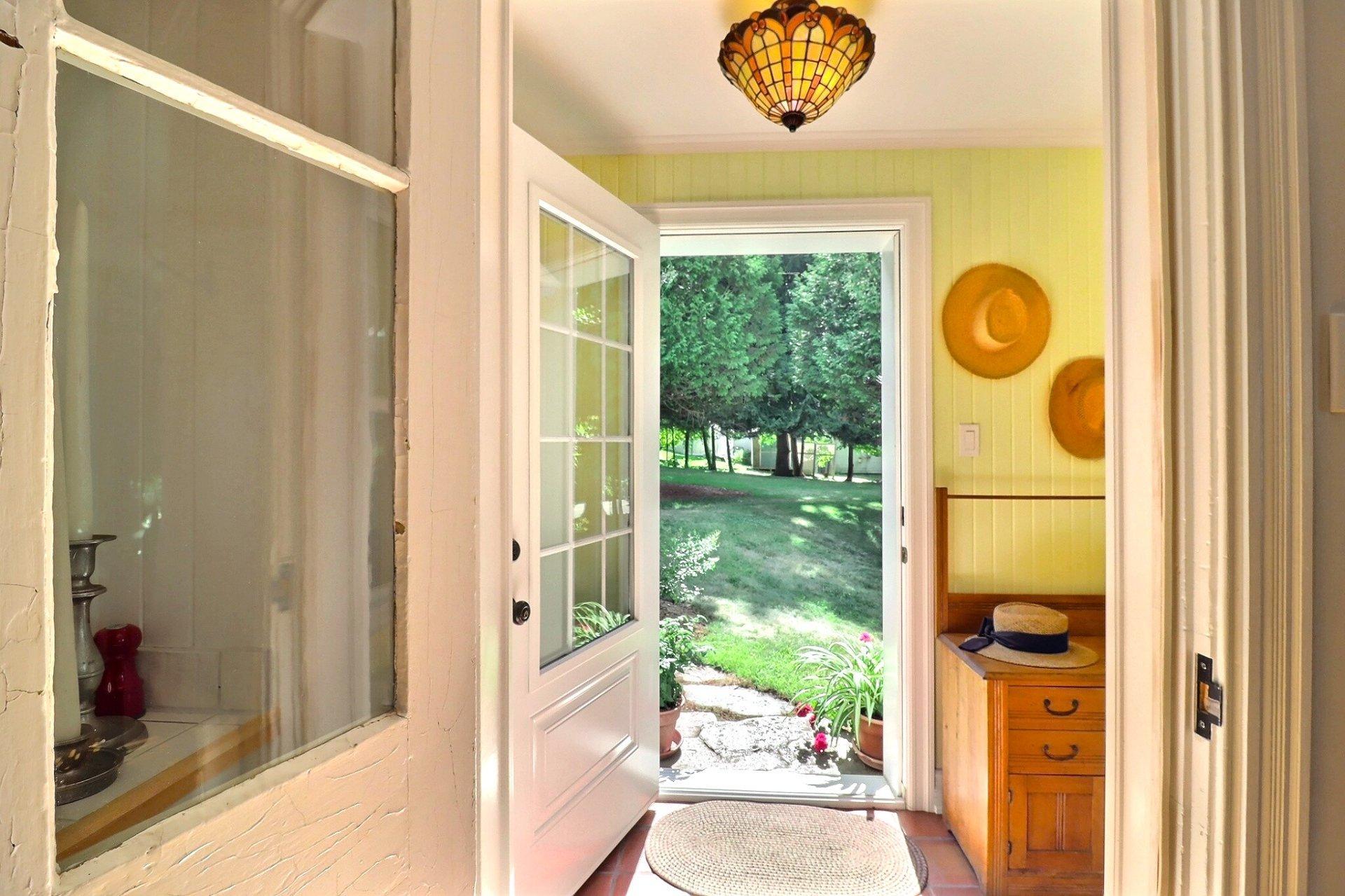 









987


Ch. de la Montagne

,
Mont-Saint-Hilaire,




QC
J3G4S6

