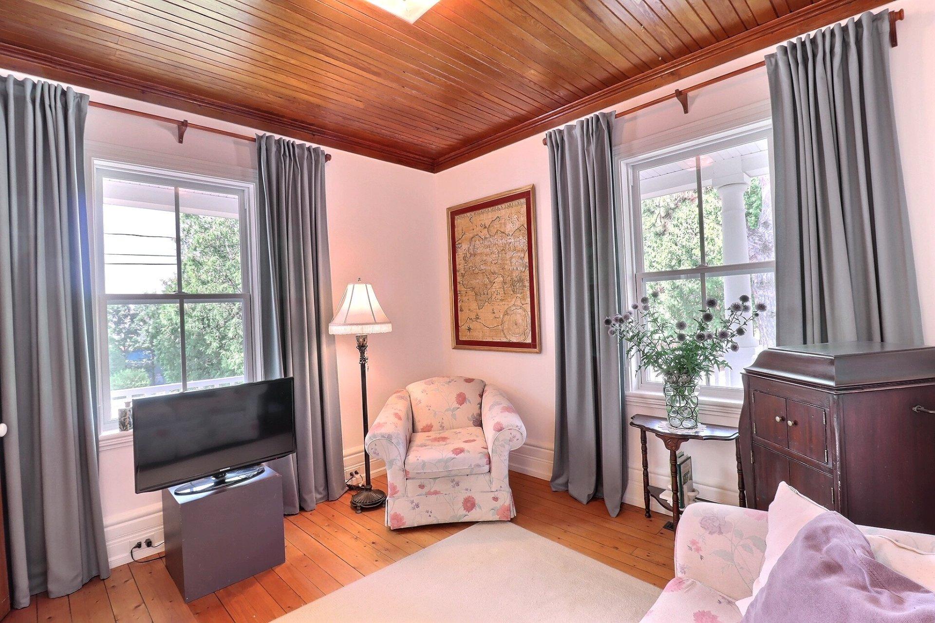 









987


Ch. de la Montagne

,
Mont-Saint-Hilaire,




QC
J3G4S6

