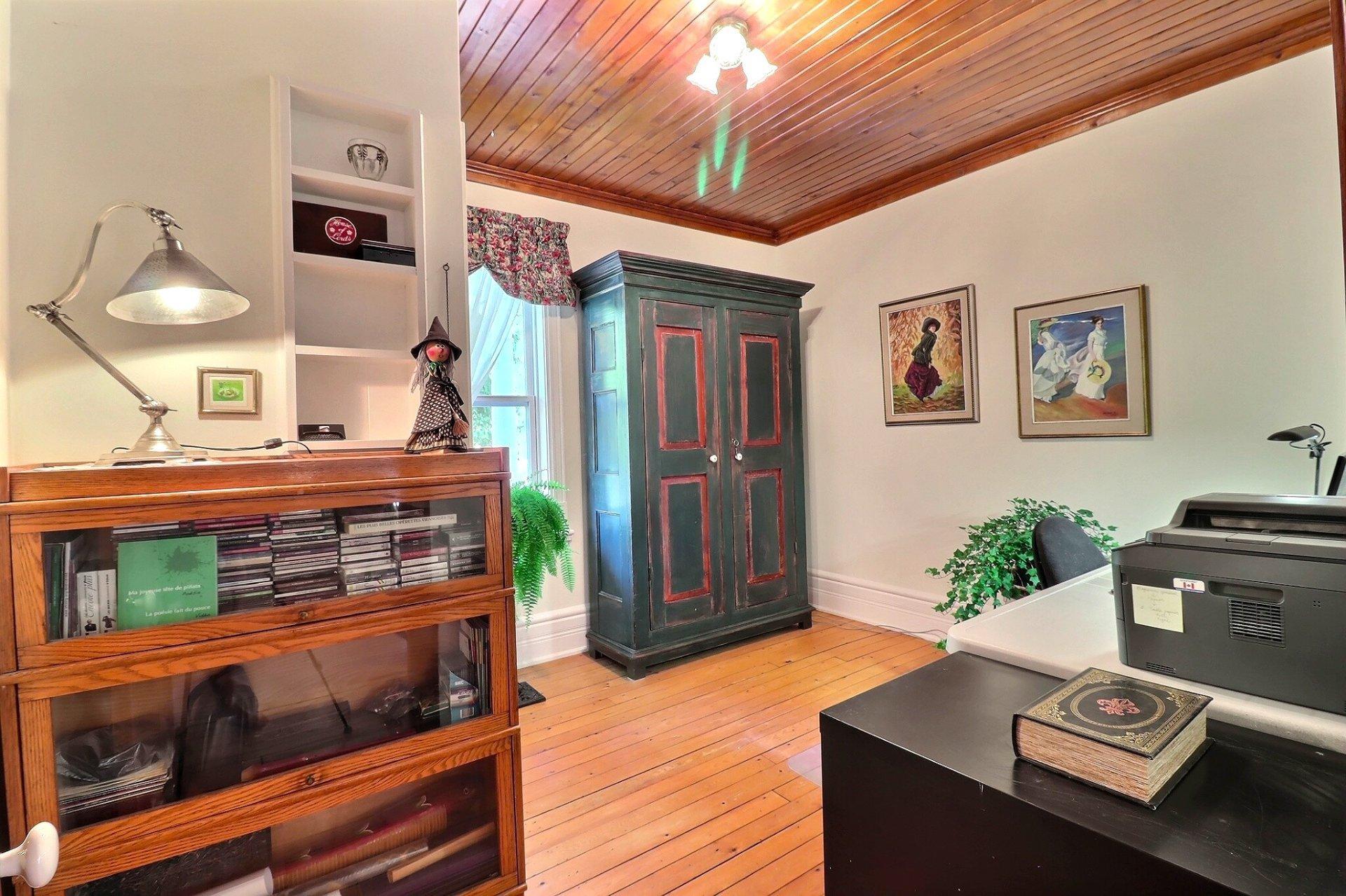 









987


Ch. de la Montagne

,
Mont-Saint-Hilaire,




QC
J3G4S6

