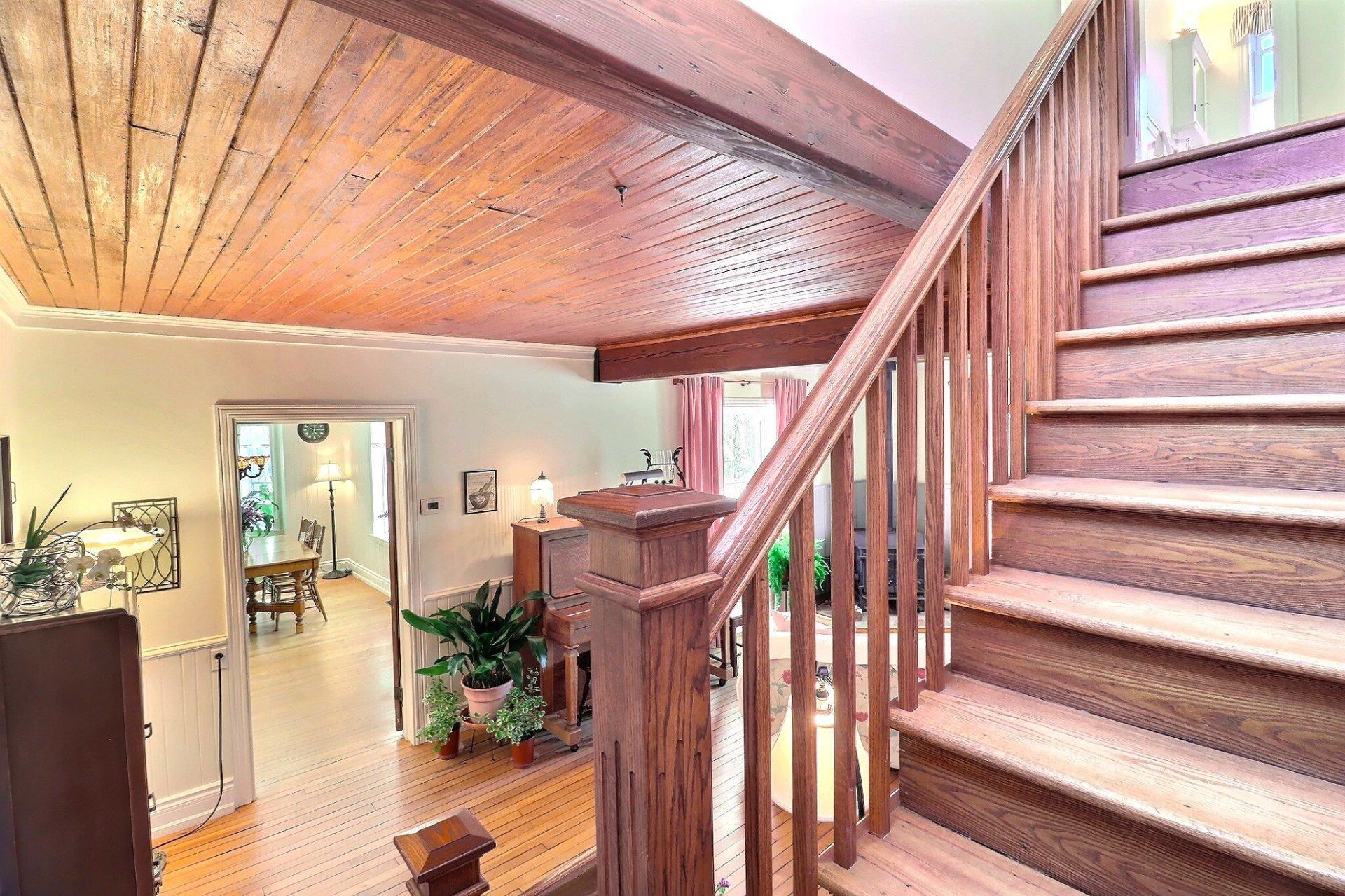 









987


Ch. de la Montagne

,
Mont-Saint-Hilaire,




QC
J3G4S6

