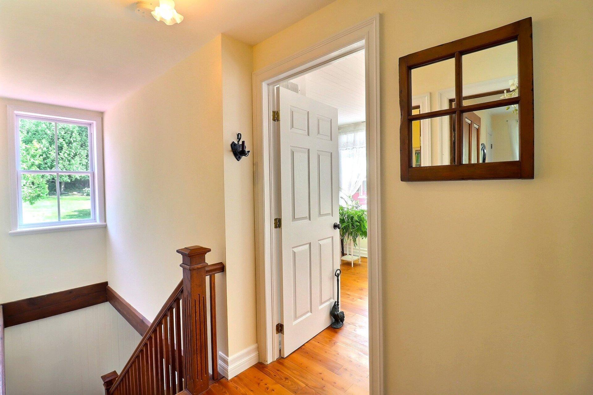 









987


Ch. de la Montagne

,
Mont-Saint-Hilaire,




QC
J3G4S6

