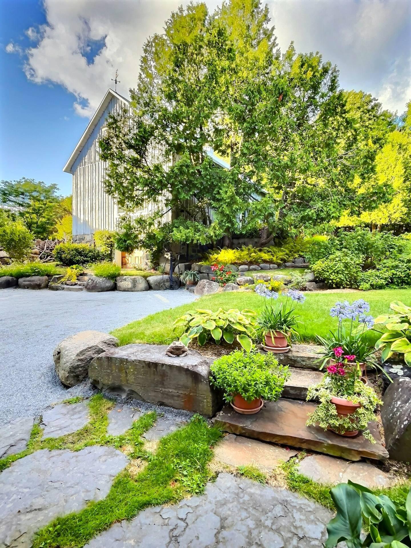 









987


Ch. de la Montagne

,
Mont-Saint-Hilaire,




QC
J3G4S6

