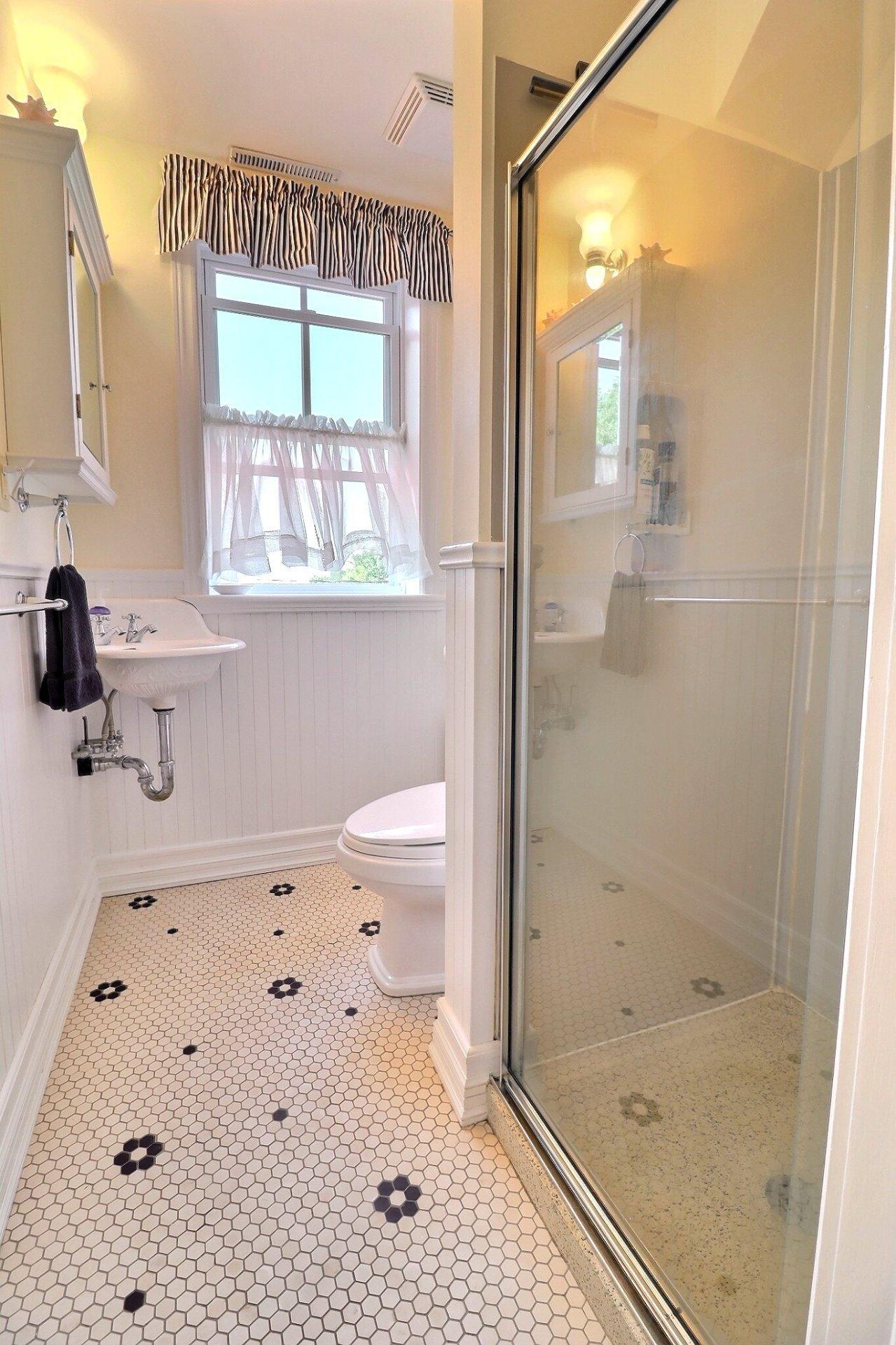 









987


Ch. de la Montagne

,
Mont-Saint-Hilaire,




QC
J3G4S6

