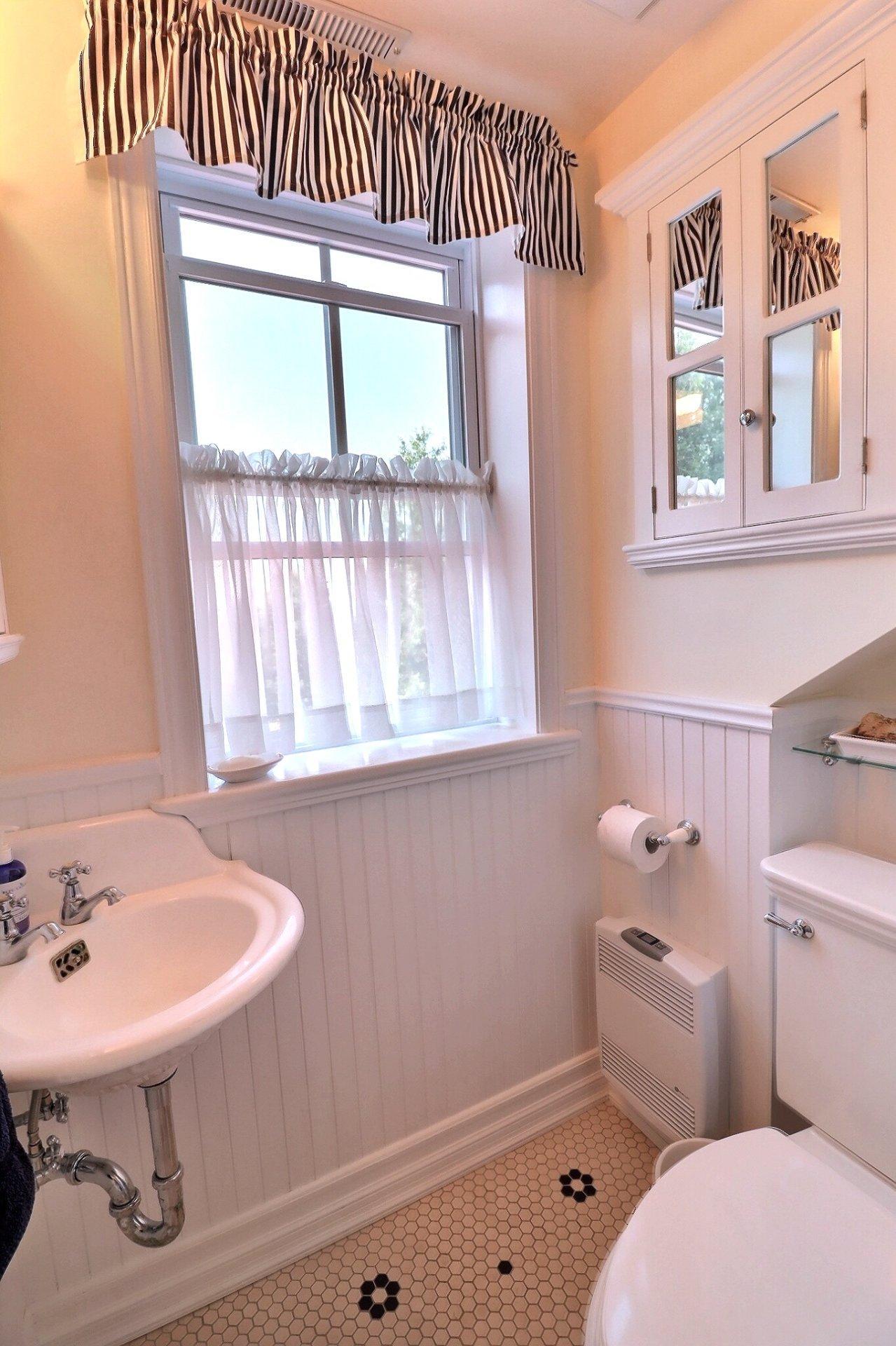 









987


Ch. de la Montagne

,
Mont-Saint-Hilaire,




QC
J3G4S6

