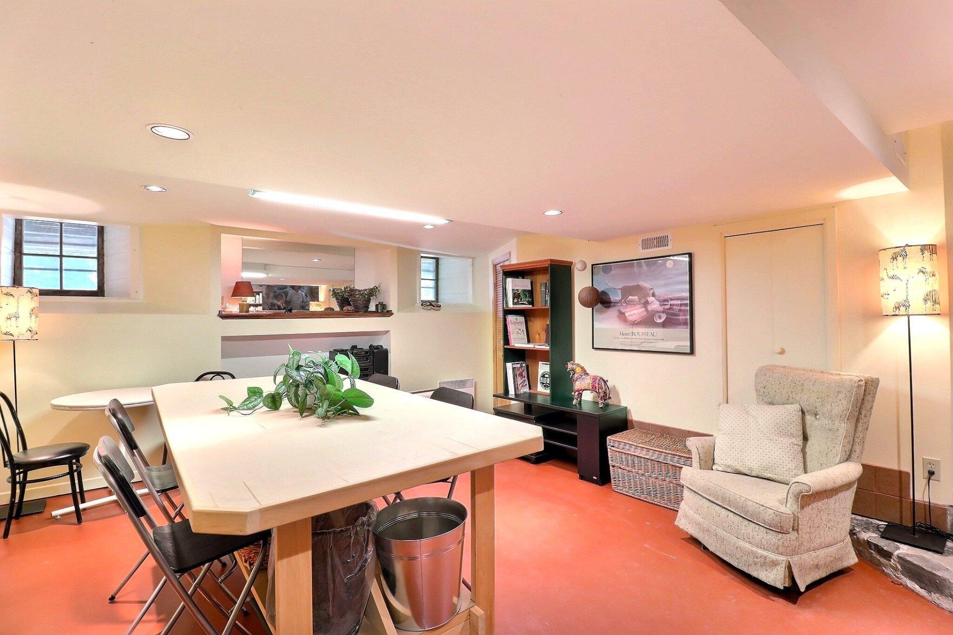 









987


Ch. de la Montagne

,
Mont-Saint-Hilaire,




QC
J3G4S6

