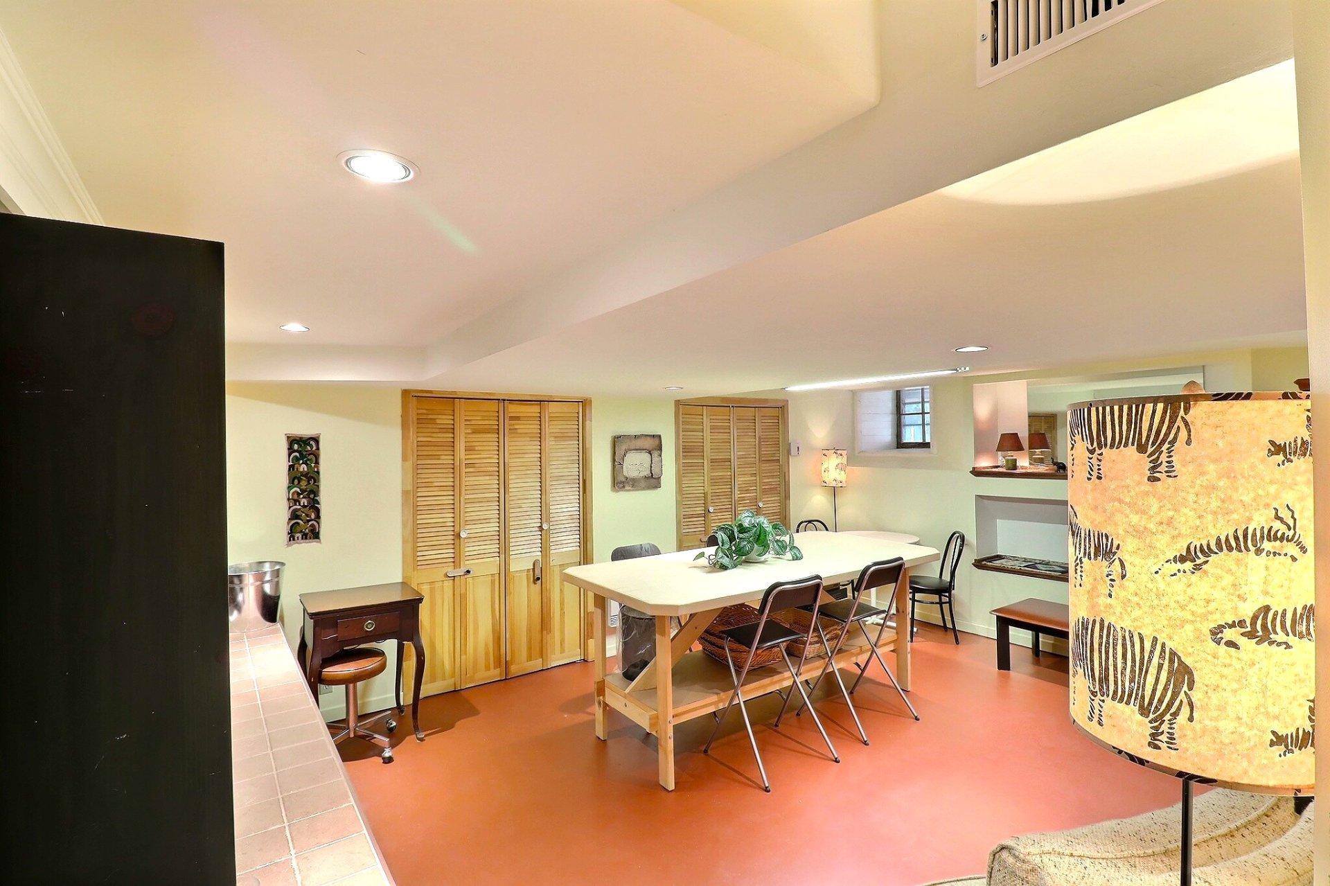 









987


Ch. de la Montagne

,
Mont-Saint-Hilaire,




QC
J3G4S6

