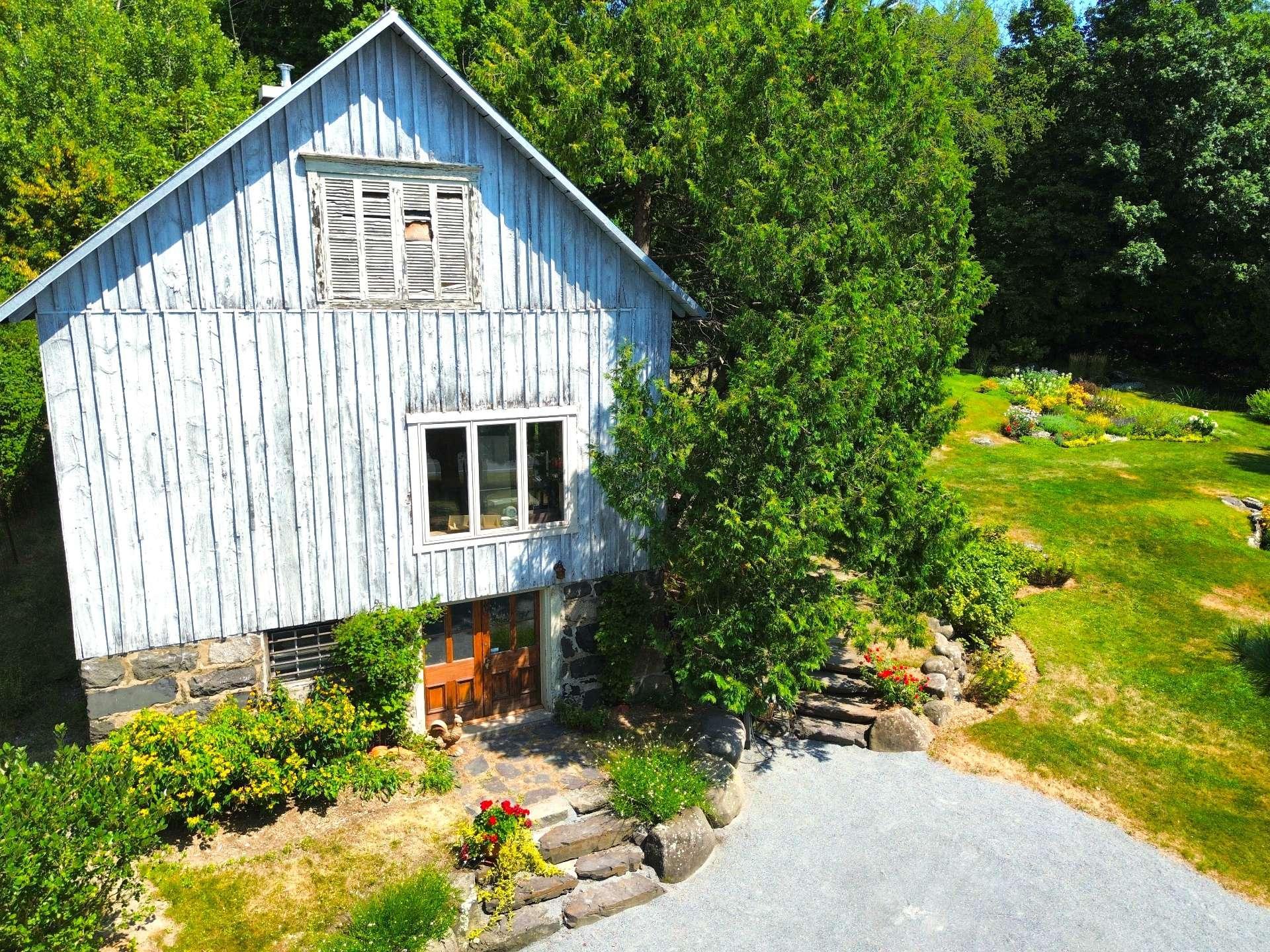 









987


Ch. de la Montagne

,
Mont-Saint-Hilaire,




QC
J3G4S6

