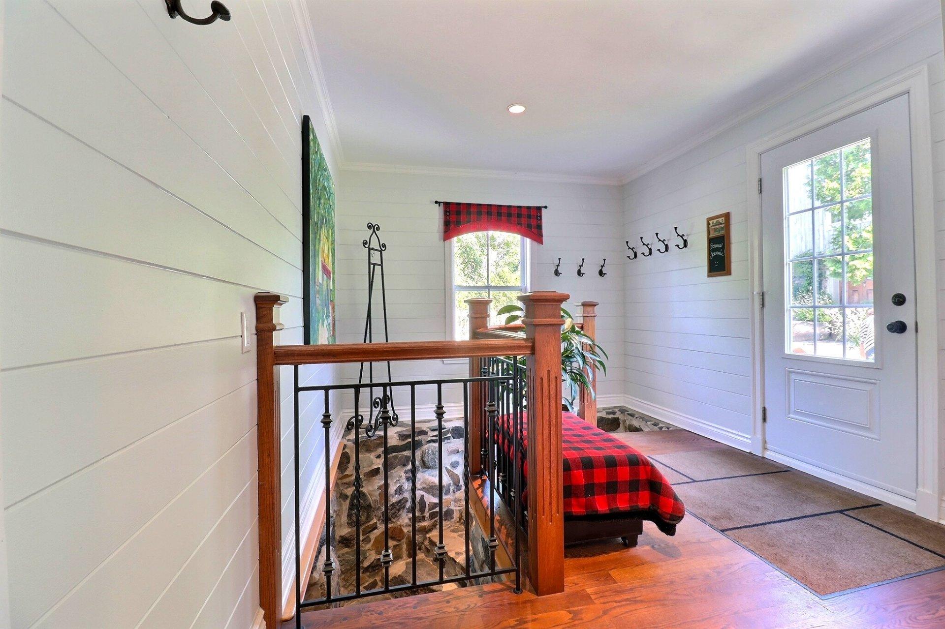 









987


Ch. de la Montagne

,
Mont-Saint-Hilaire,




QC
J3G4S6

