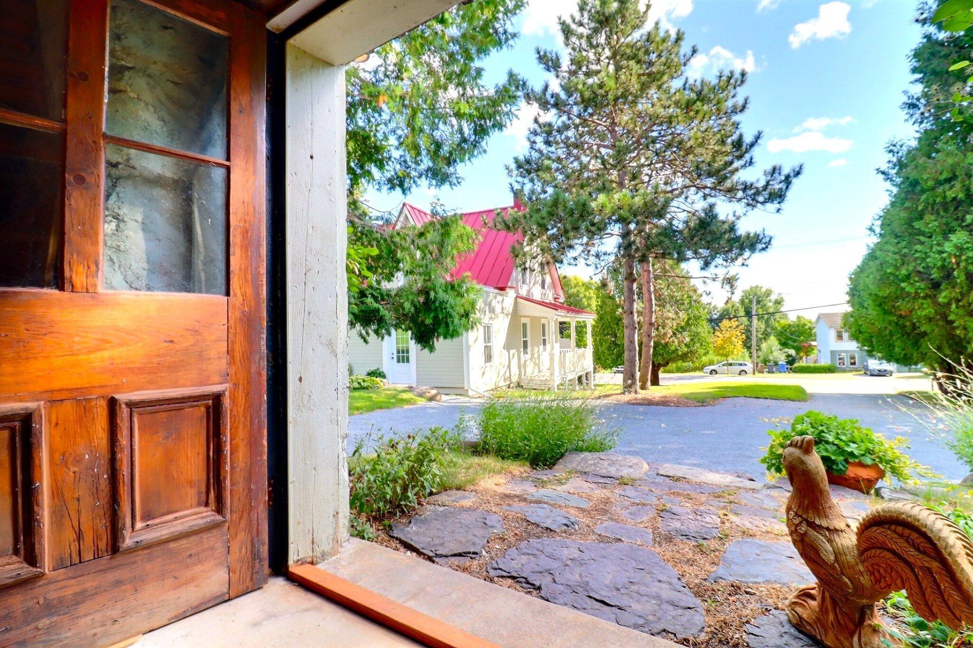 









987


Ch. de la Montagne

,
Mont-Saint-Hilaire,




QC
J3G4S6

