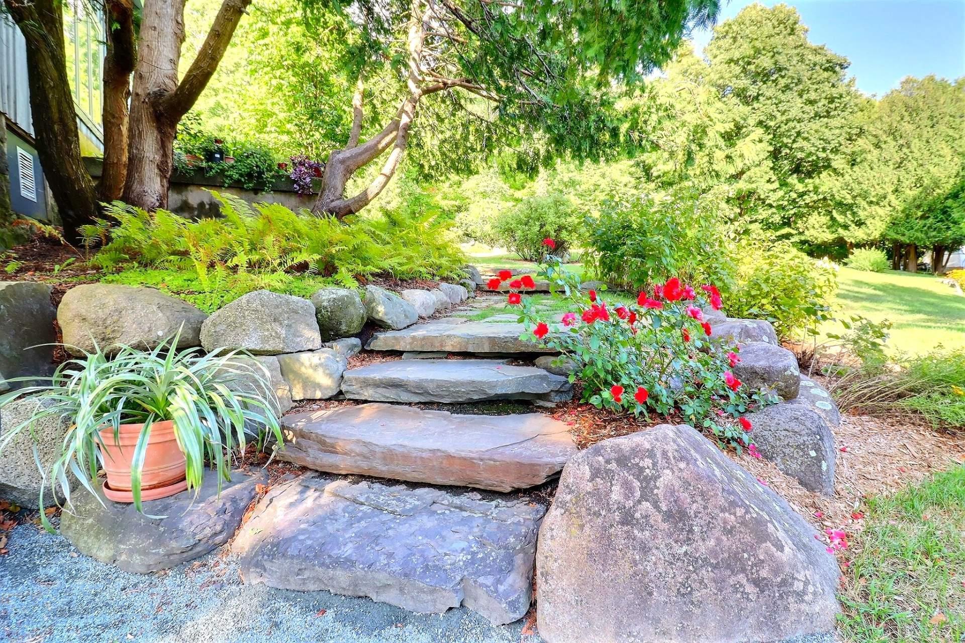 









987


Ch. de la Montagne

,
Mont-Saint-Hilaire,




QC
J3G4S6

