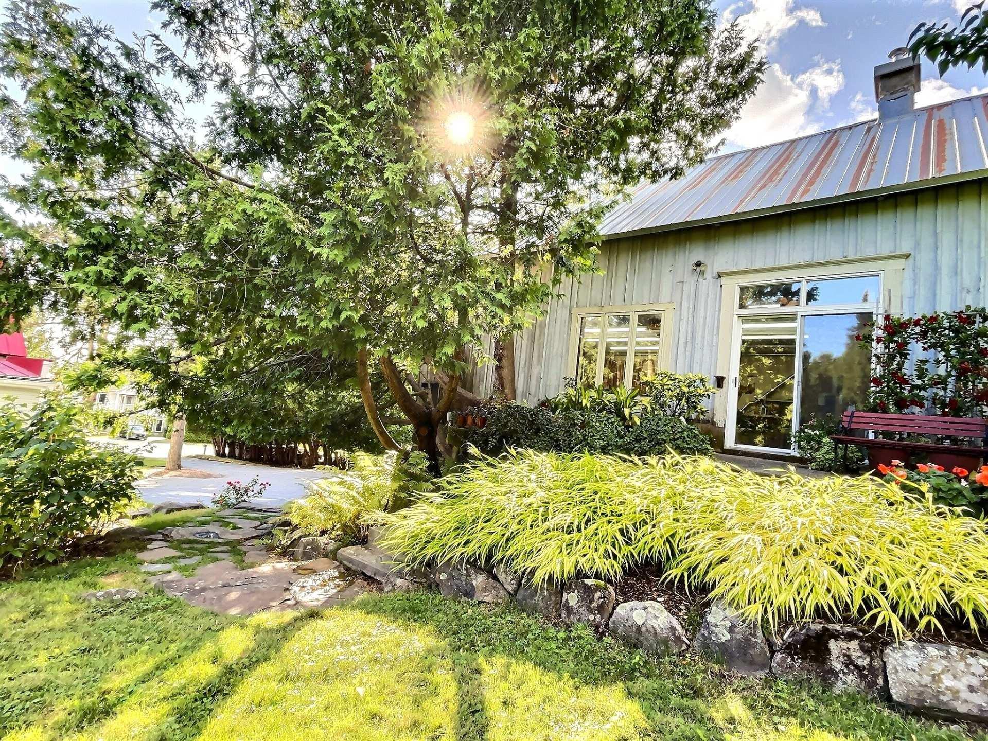 









987


Ch. de la Montagne

,
Mont-Saint-Hilaire,




QC
J3G4S6

