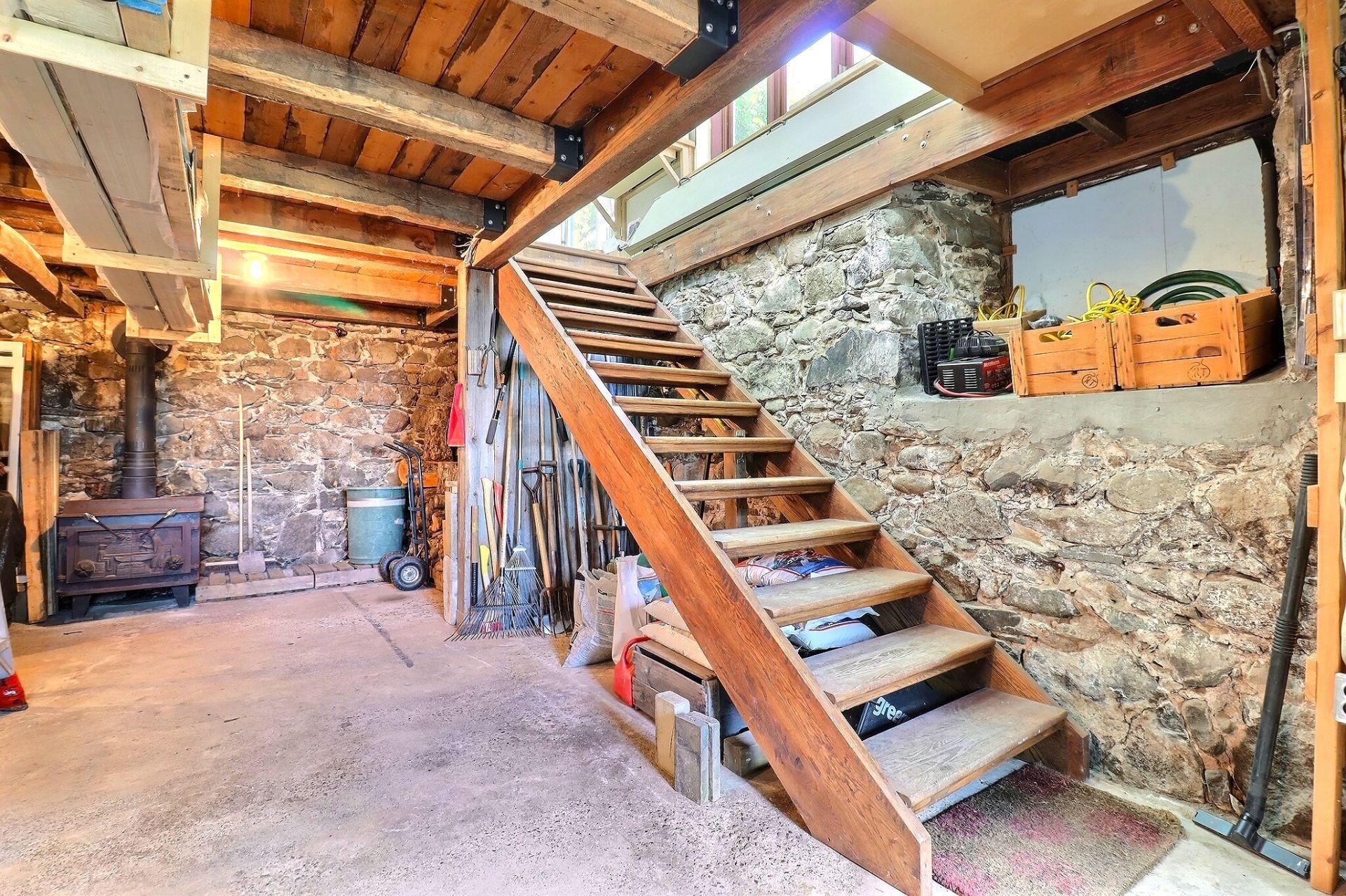 









987


Ch. de la Montagne

,
Mont-Saint-Hilaire,




QC
J3G4S6

