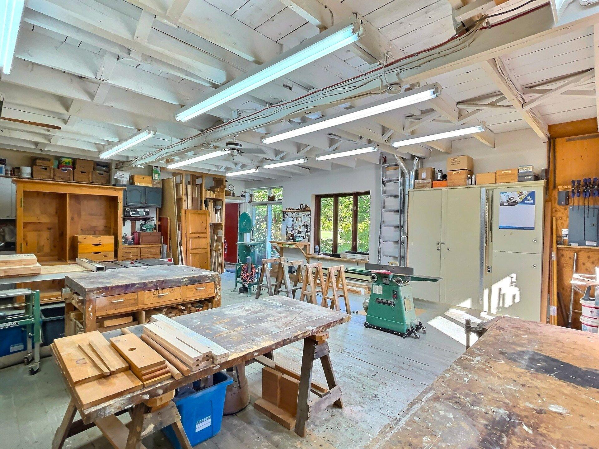 









987


Ch. de la Montagne

,
Mont-Saint-Hilaire,




QC
J3G4S6

