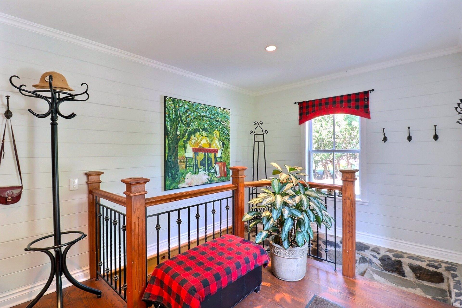 









987


Ch. de la Montagne

,
Mont-Saint-Hilaire,




QC
J3G4S6

