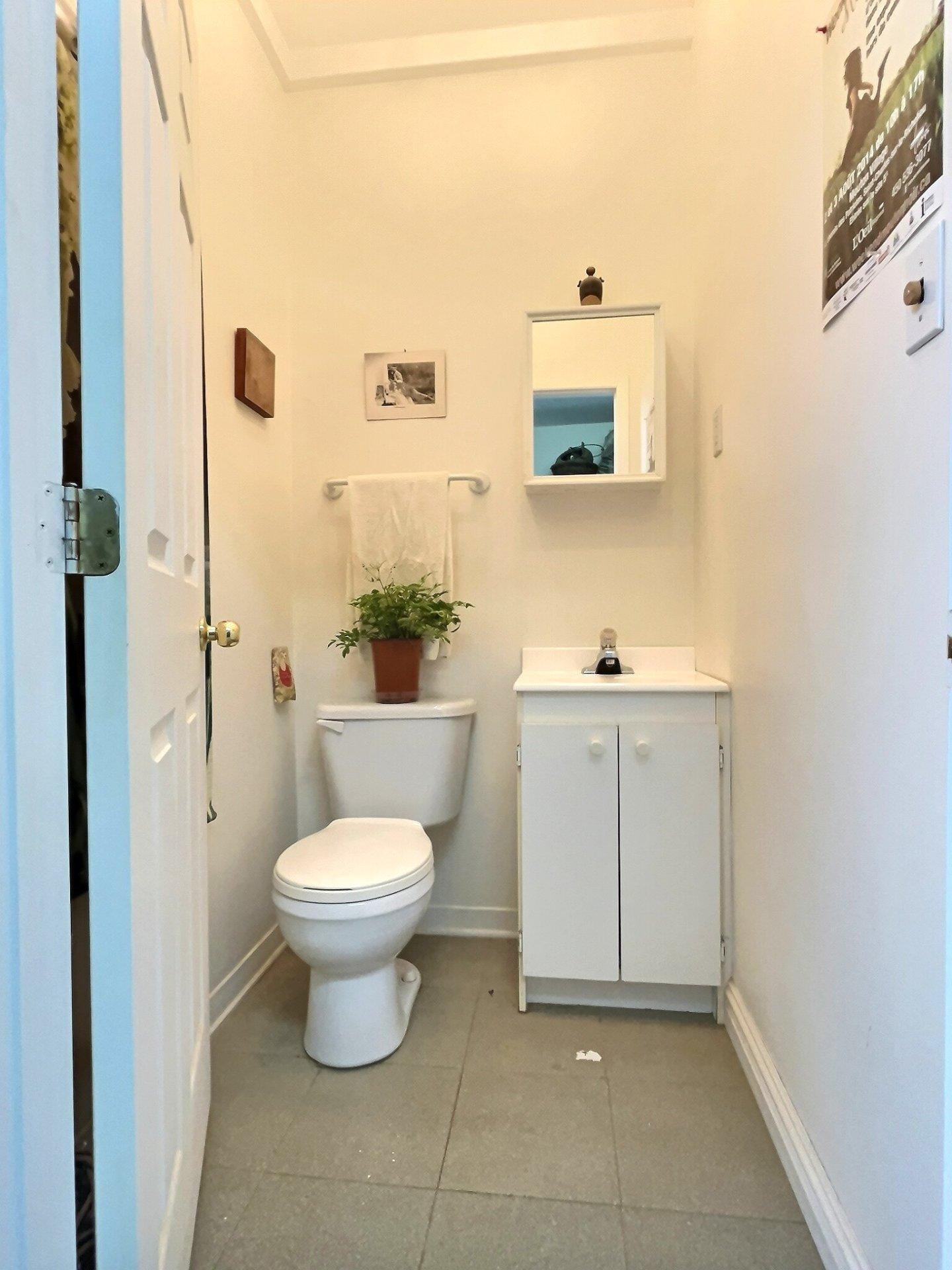 









987


Ch. de la Montagne

,
Mont-Saint-Hilaire,




QC
J3G4S6

