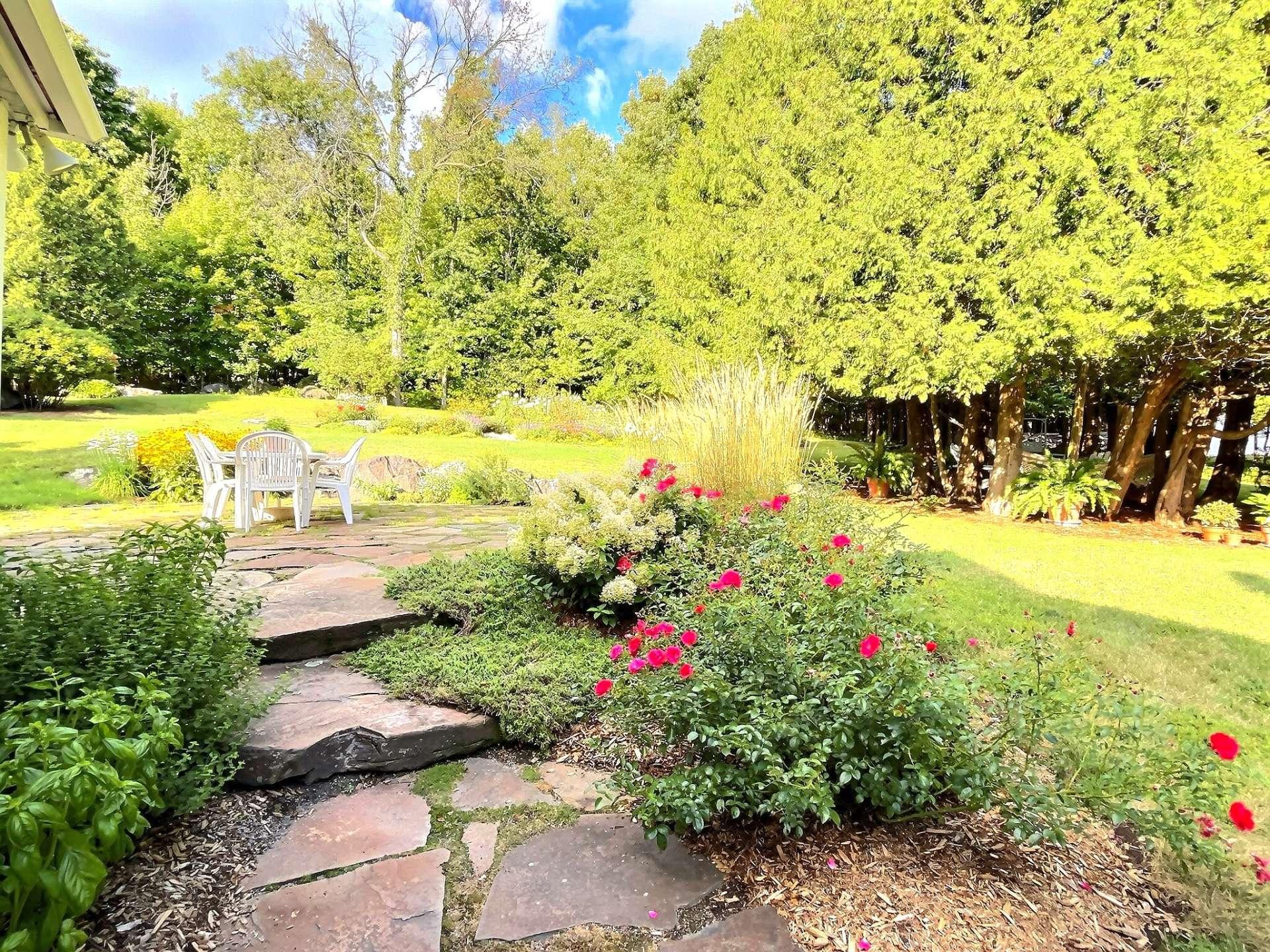 









987


Ch. de la Montagne

,
Mont-Saint-Hilaire,




QC
J3G4S6

