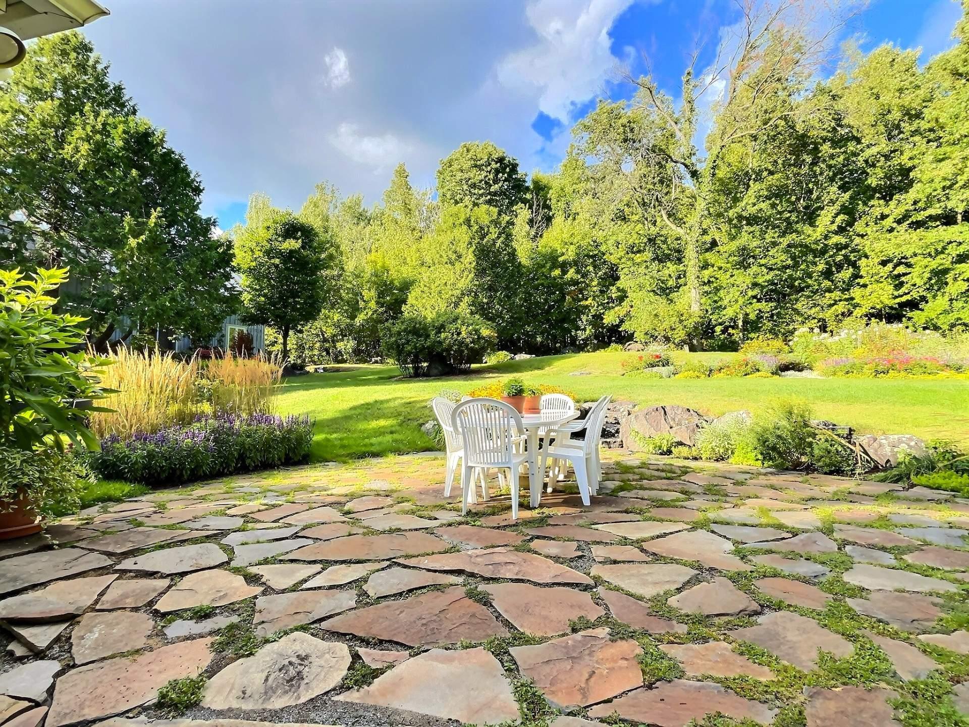 









987


Ch. de la Montagne

,
Mont-Saint-Hilaire,




QC
J3G4S6

