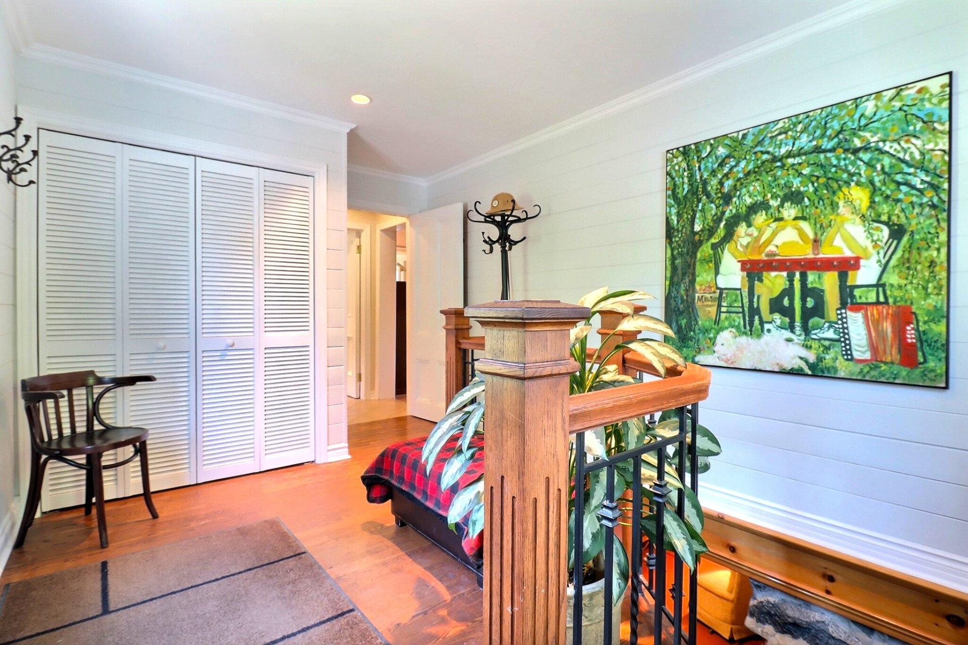 









987


Ch. de la Montagne

,
Mont-Saint-Hilaire,




QC
J3G4S6

