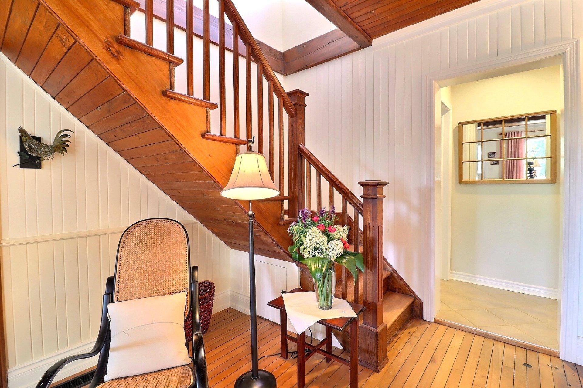 









987


Ch. de la Montagne

,
Mont-Saint-Hilaire,




QC
J3G4S6

