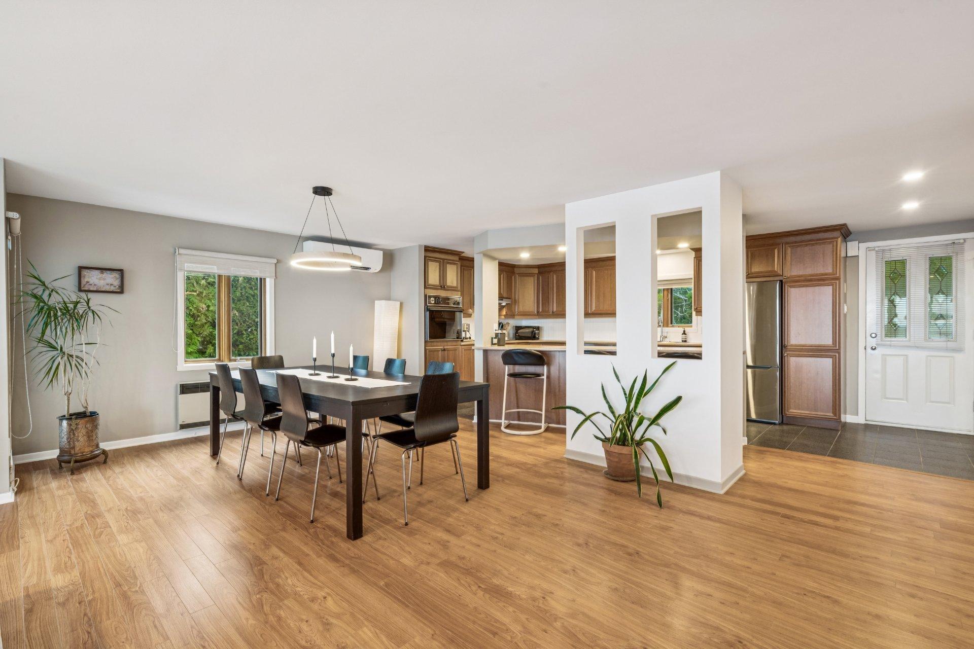 









724


Av. de Venise O.

,
Venise-en-Québec,




QC
J0J2K0


