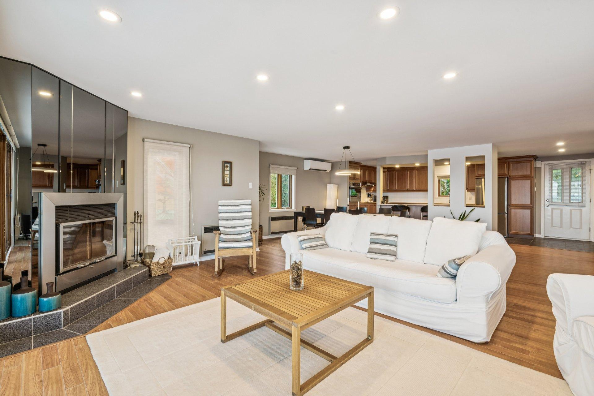 









724


Av. de Venise O.

,
Venise-en-Québec,




QC
J0J2K0

