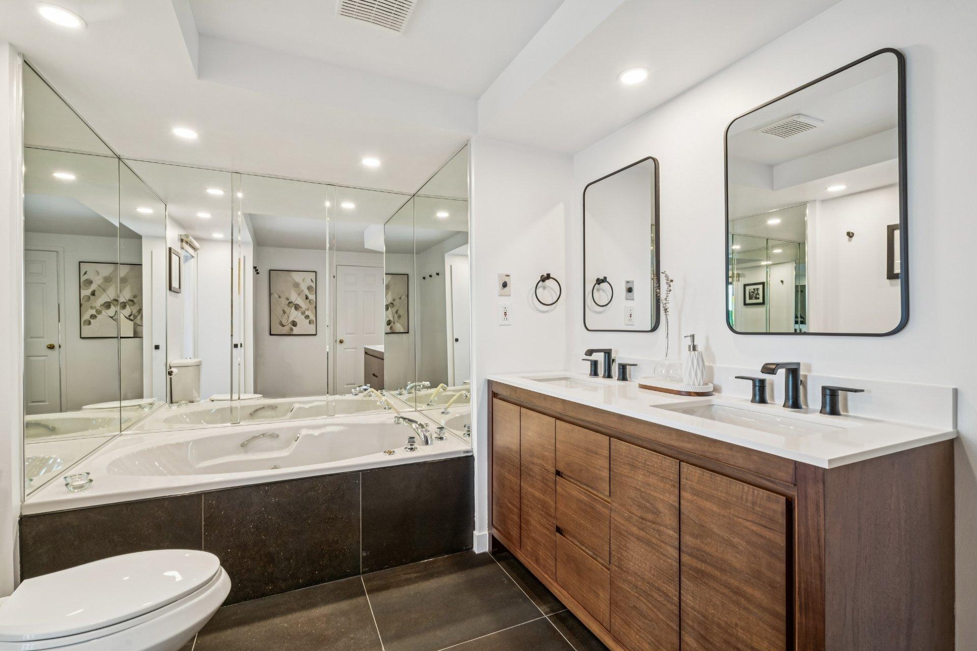 









724


Av. de Venise O.

,
Venise-en-Québec,




QC
J0J2K0

