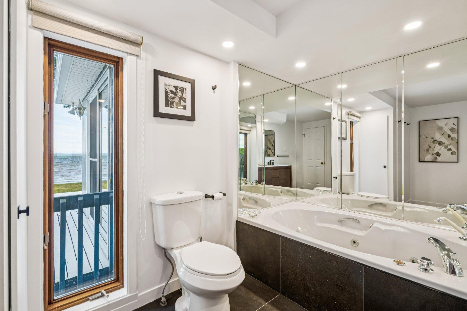 









724


Av. de Venise O.

,
Venise-en-Québec,




QC
J0J2K0

