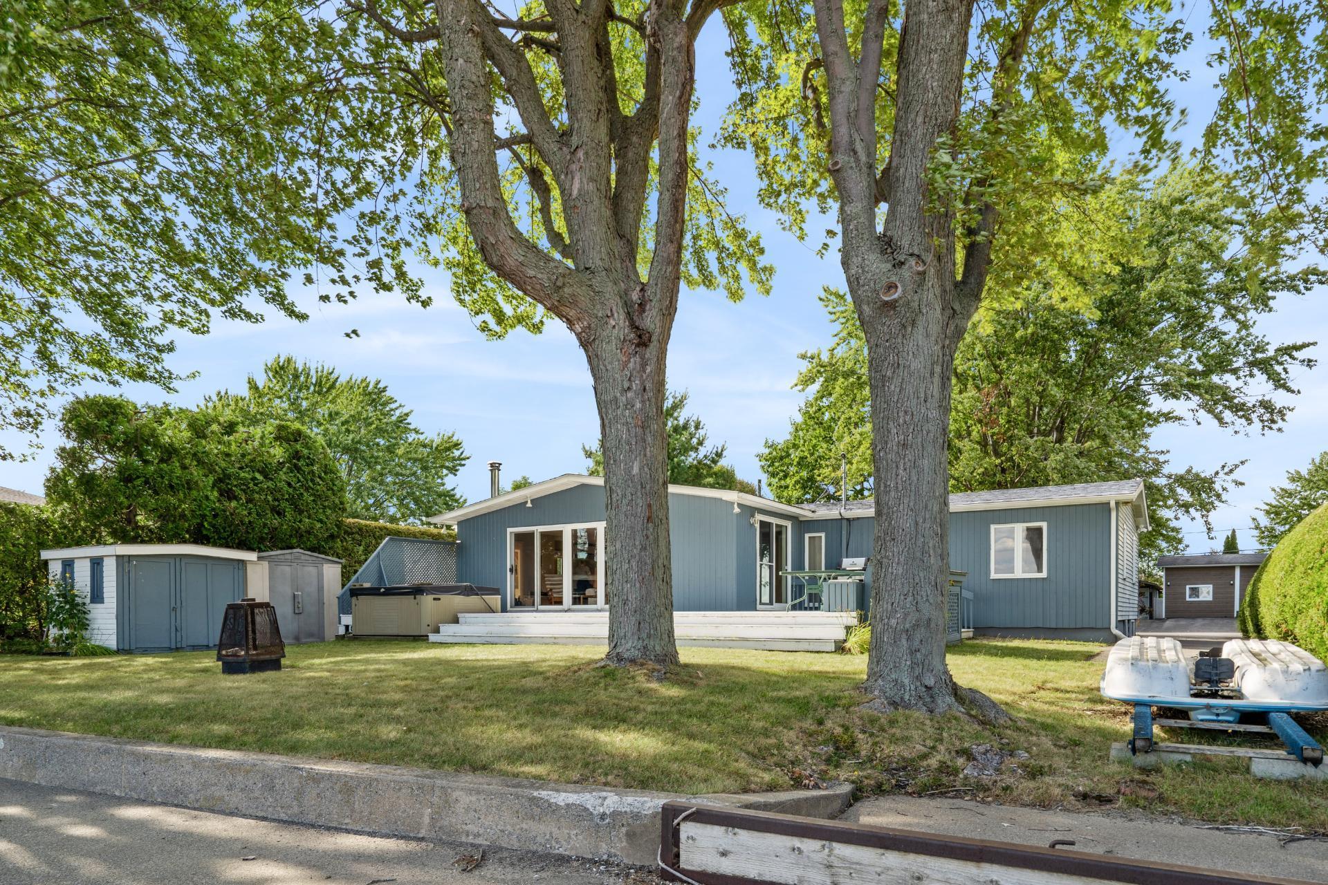 









724


Av. de Venise O.

,
Venise-en-Québec,




QC
J0J2K0

