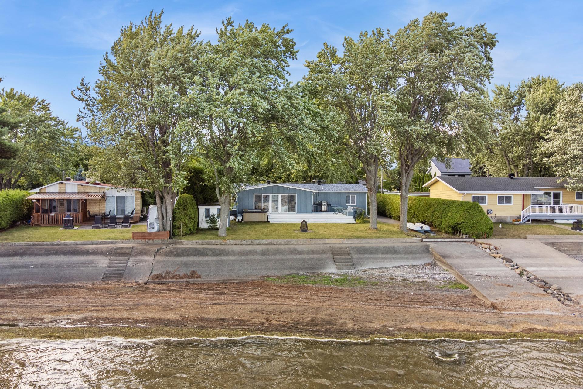 









724


Av. de Venise O.

,
Venise-en-Québec,




QC
J0J2K0

