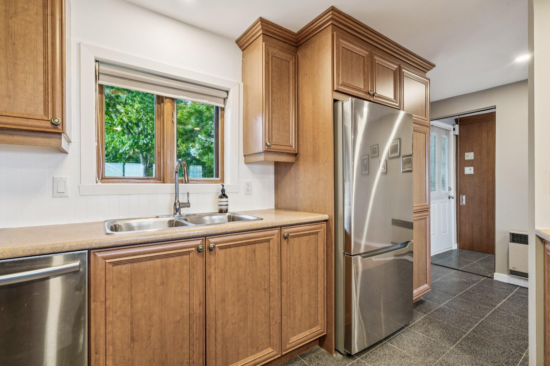 









724


Av. de Venise O.

,
Venise-en-Québec,




QC
J0J2K0

