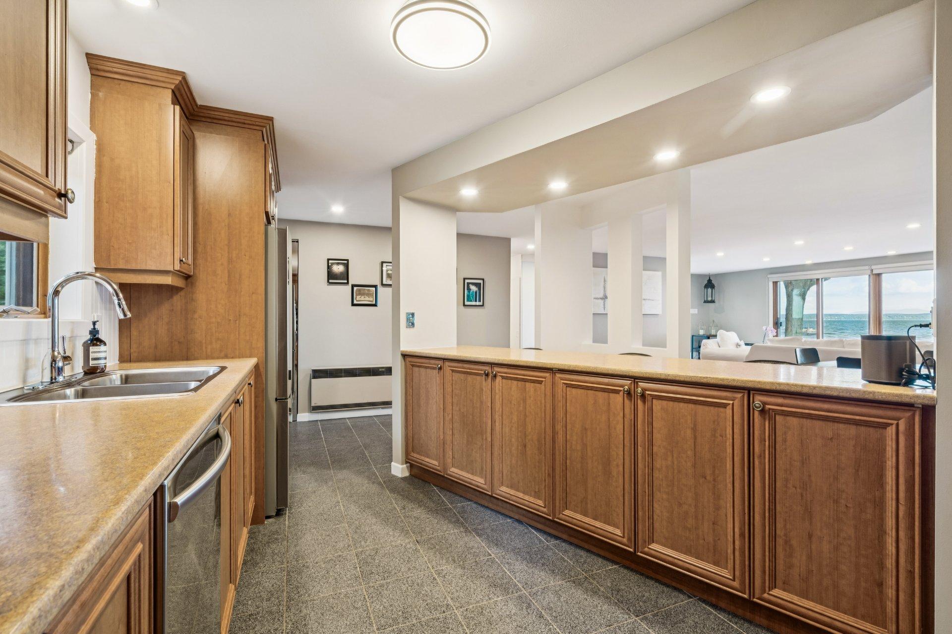 









724


Av. de Venise O.

,
Venise-en-Québec,




QC
J0J2K0

