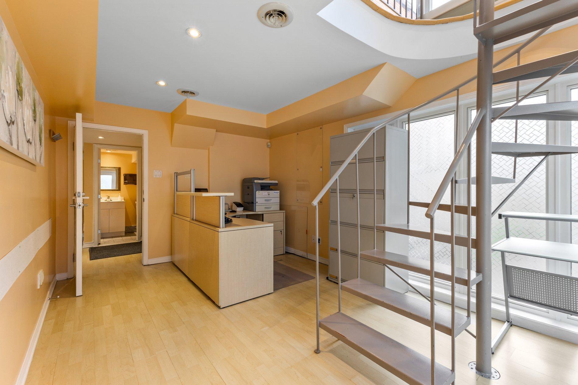









10790


Rue André-Jobin

,
Montréal (Ahuntsic-Cartierville),




QC
H2B2W2

