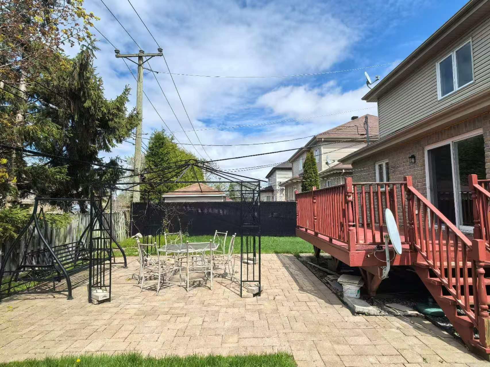 









50


Rue du Syrah

,
Kirkland,




QC
H9H0B1

